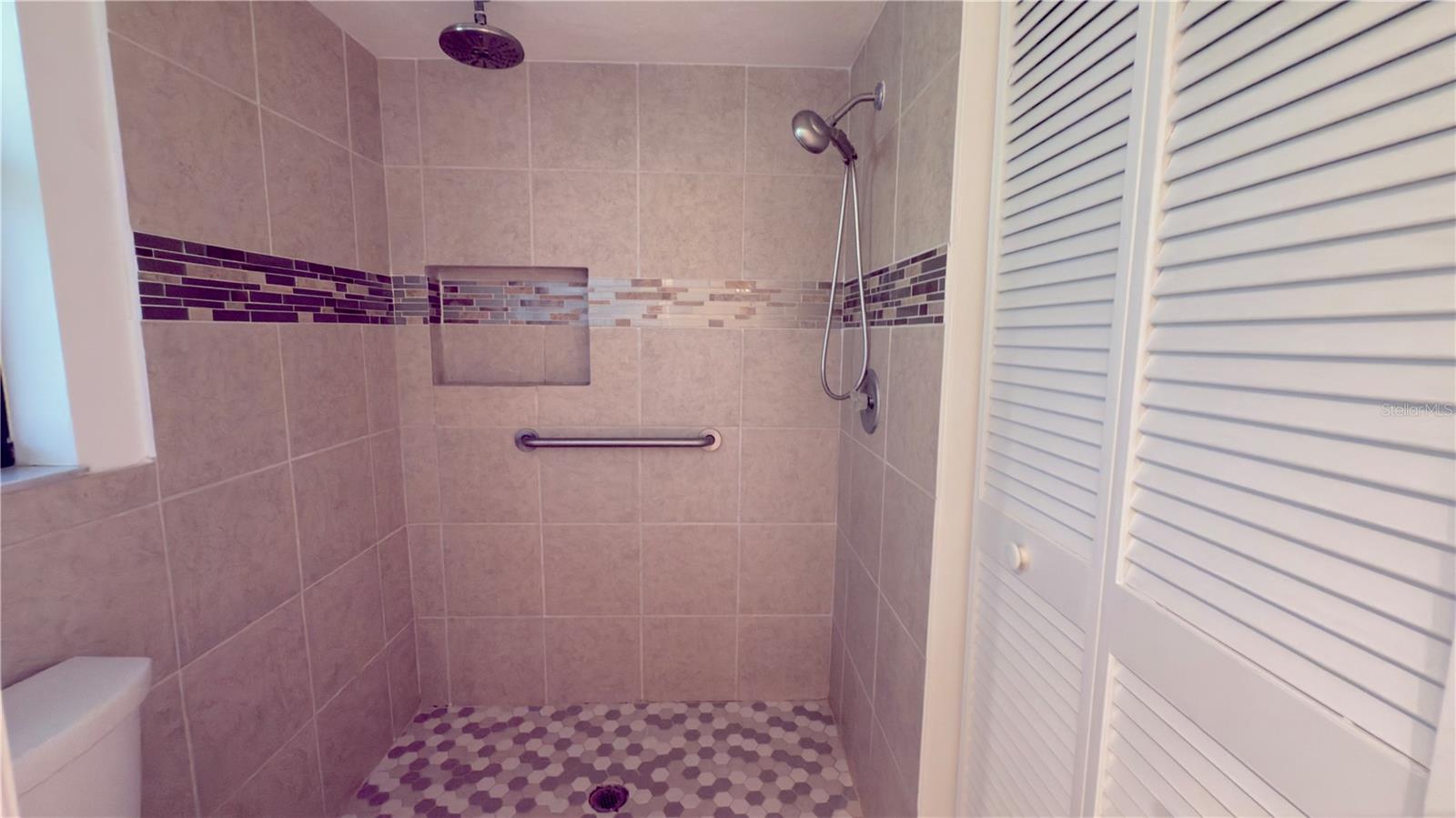 Image 11 of 26 For 4765 Oak Forest Drive W 47