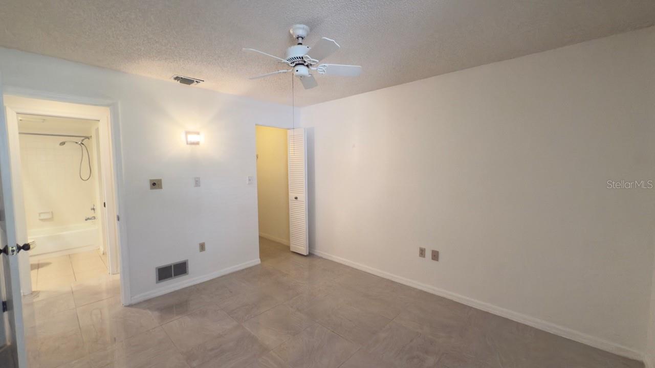 Image 13 of 26 For 4765 Oak Forest Drive W 47