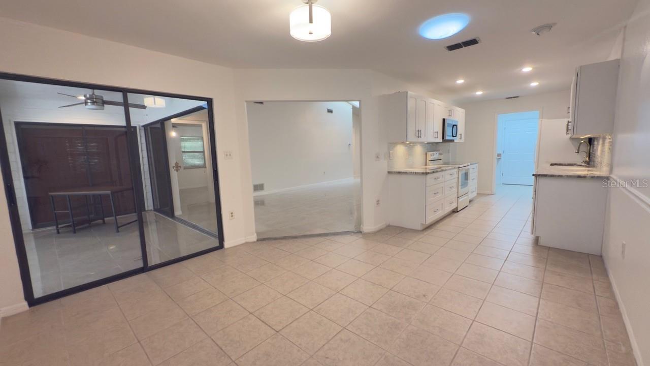 Image 7 of 26 For 4765 Oak Forest Drive W 47