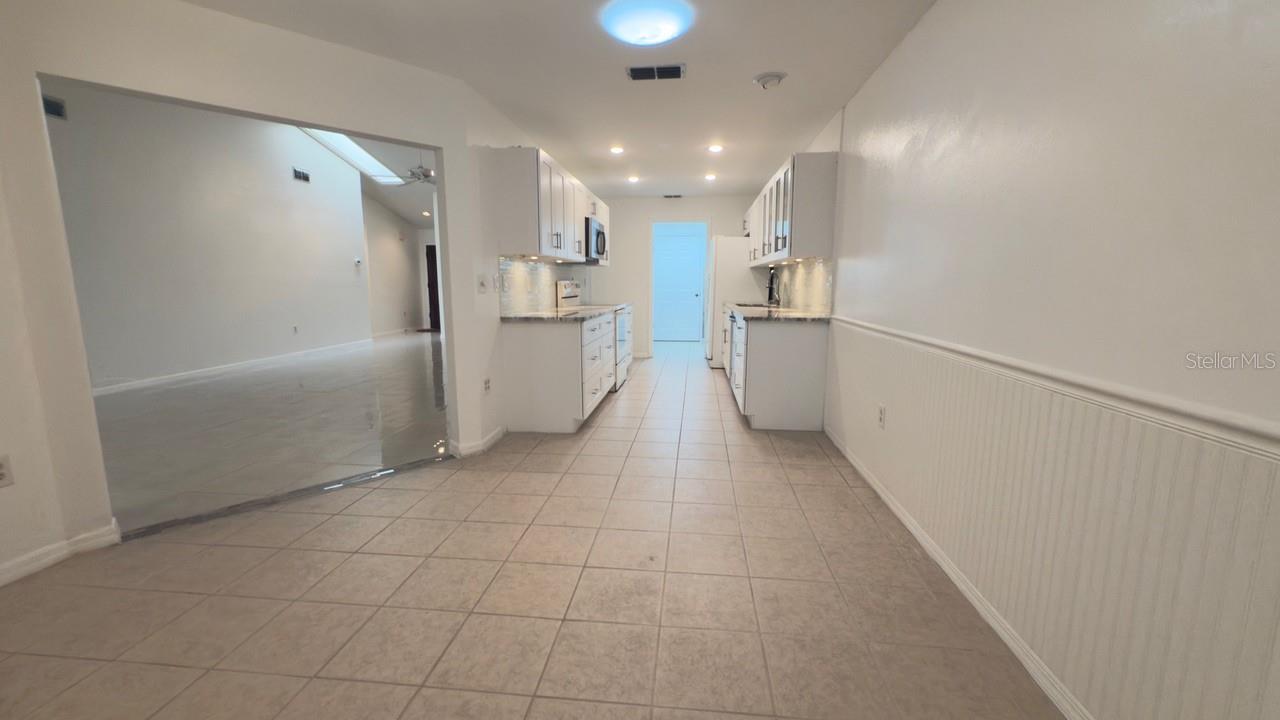 Image 8 of 26 For 4765 Oak Forest Drive W 47