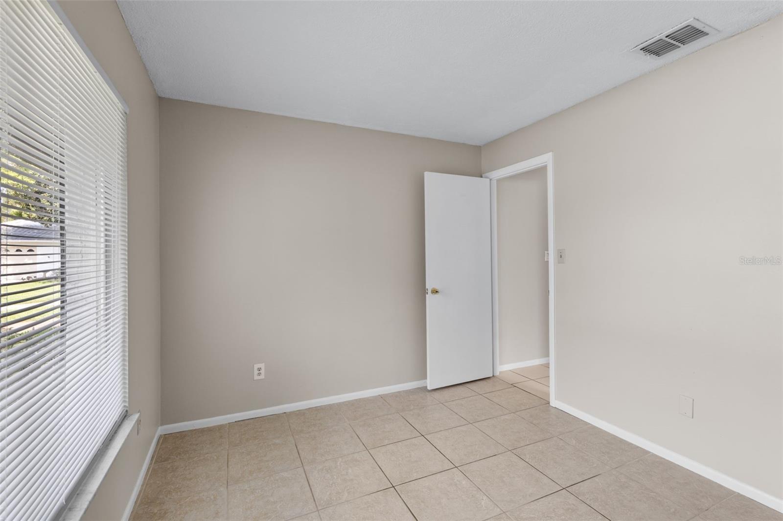 Image 25 of 36 For 5021 Loyola Lane