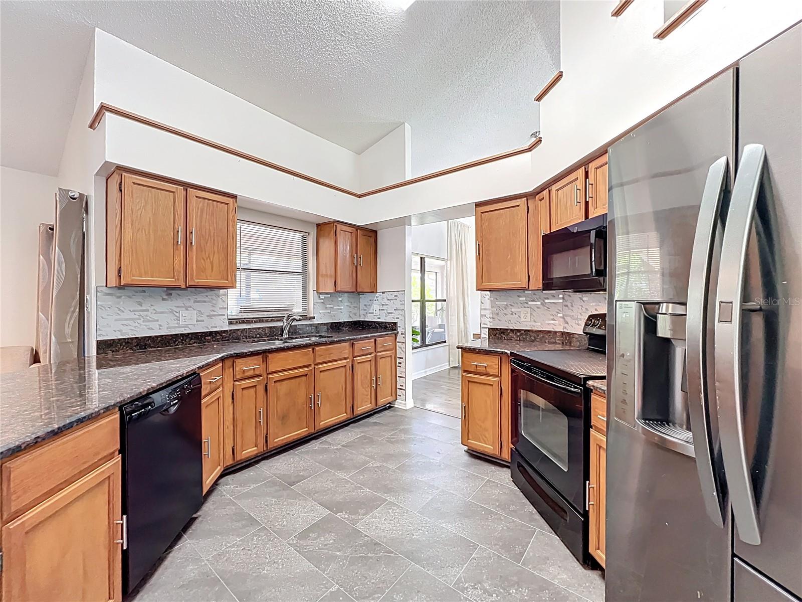 Image 17 of 68 For 1545 Trumbull Street