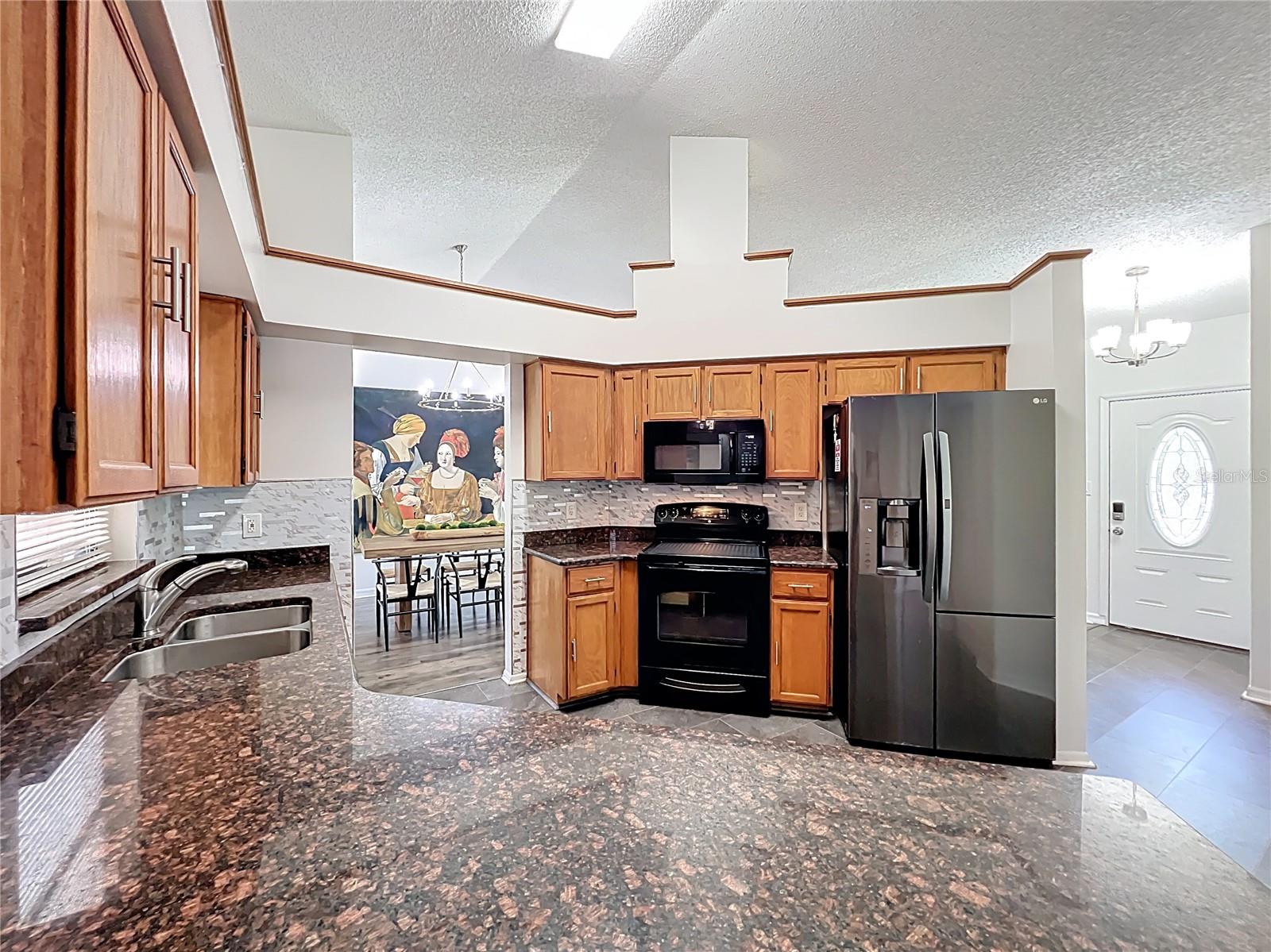 Image 18 of 68 For 1545 Trumbull Street