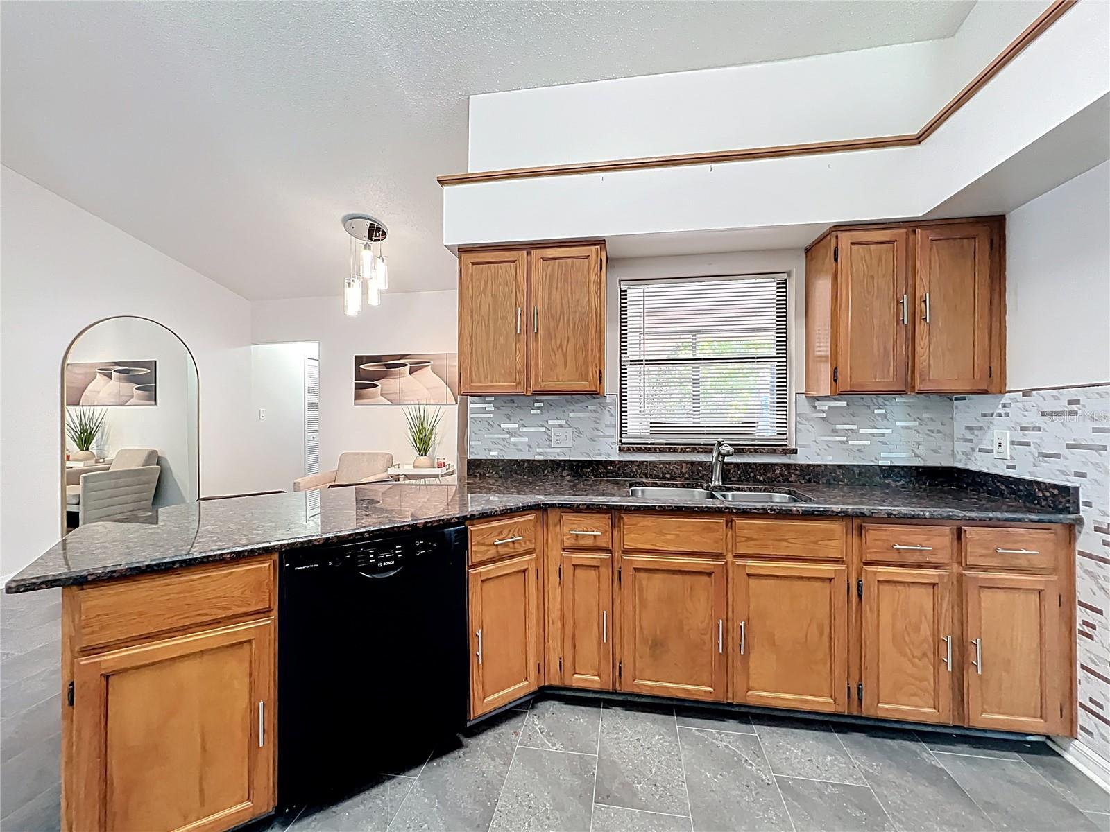 Image 21 of 68 For 1545 Trumbull Street