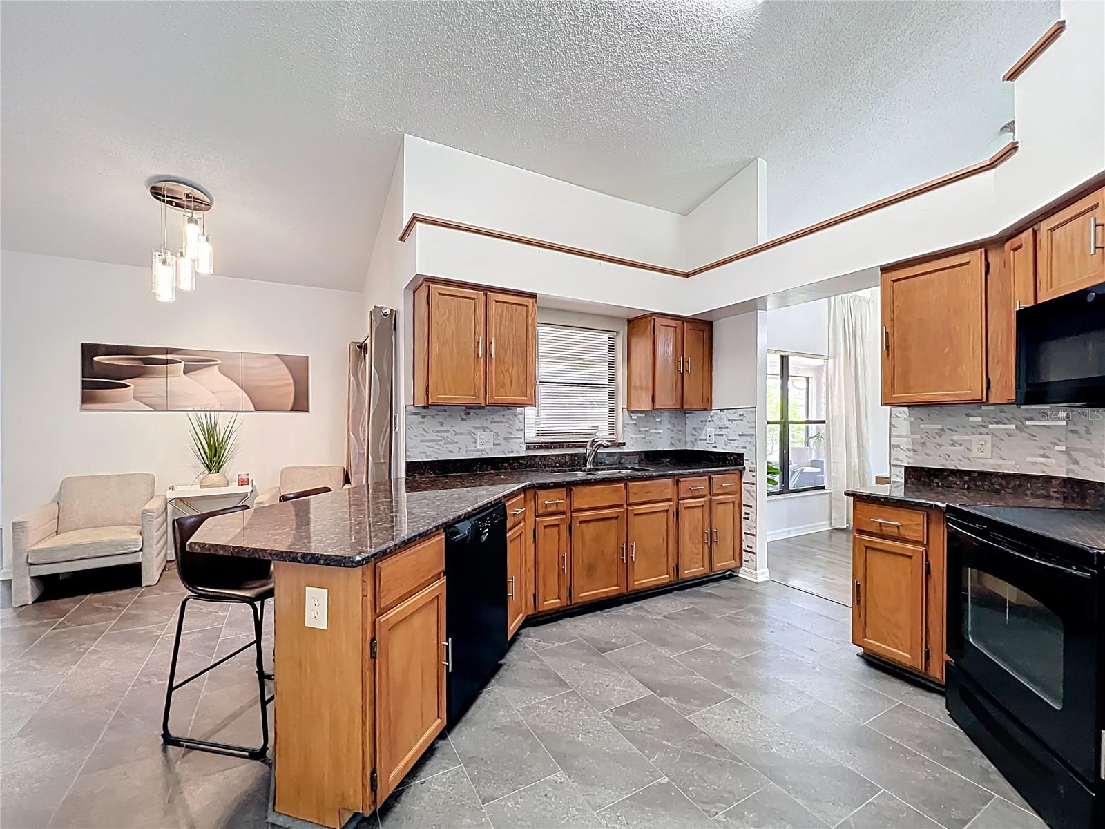 Image 23 of 68 For 1545 Trumbull Street