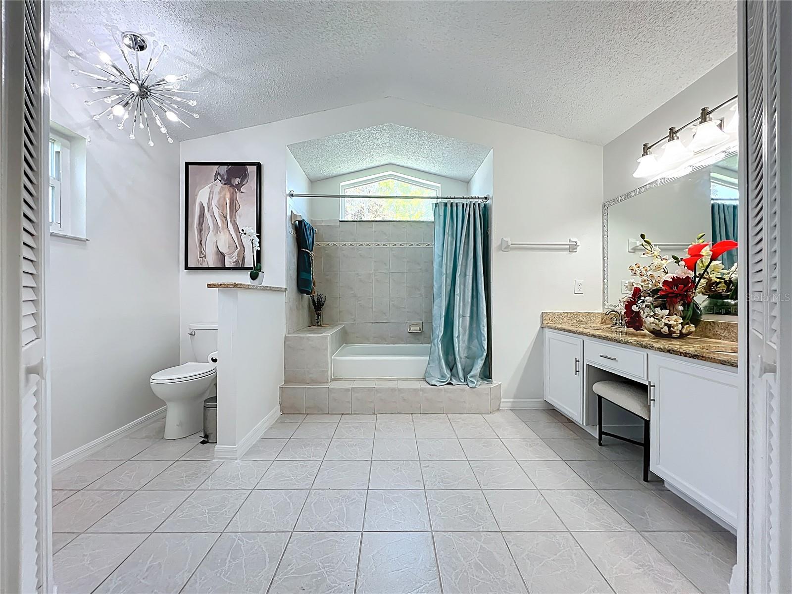 Image 31 of 68 For 1545 Trumbull Street