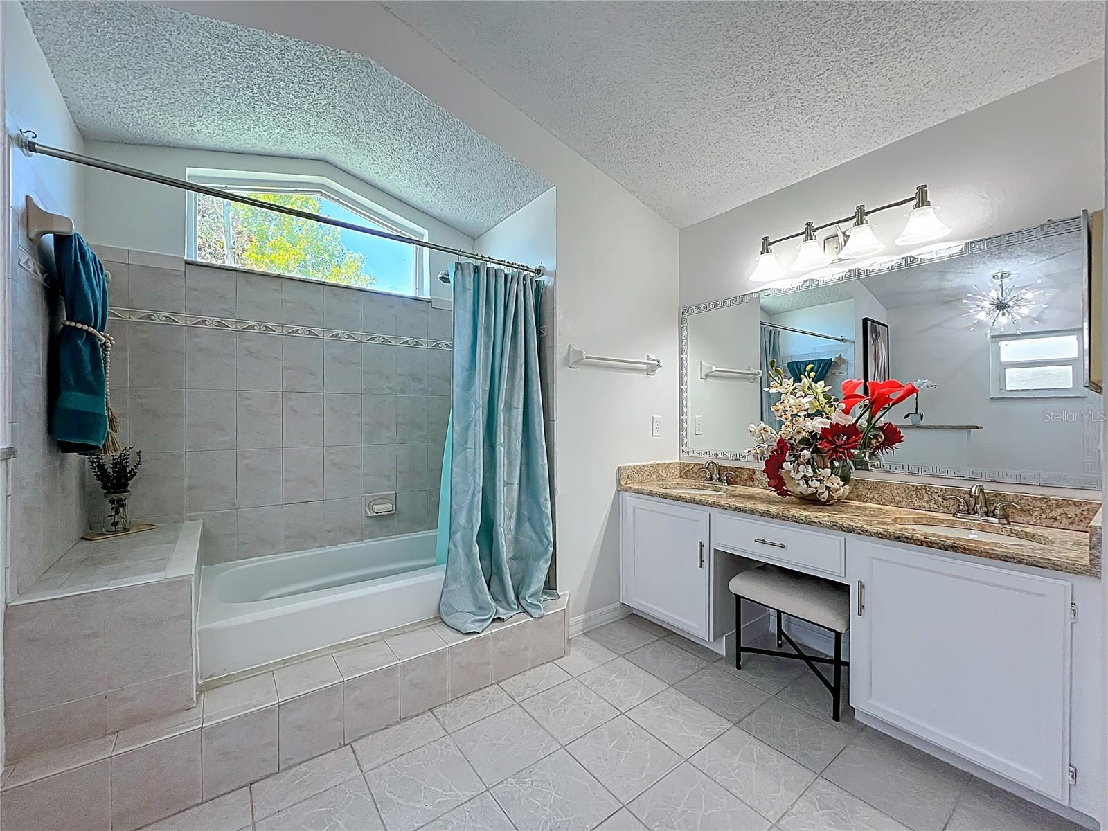 Image 32 of 68 For 1545 Trumbull Street