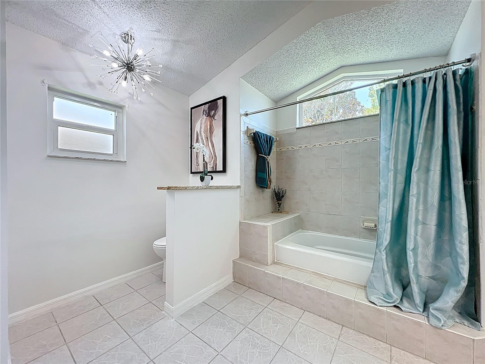 Image 34 of 68 For 1545 Trumbull Street