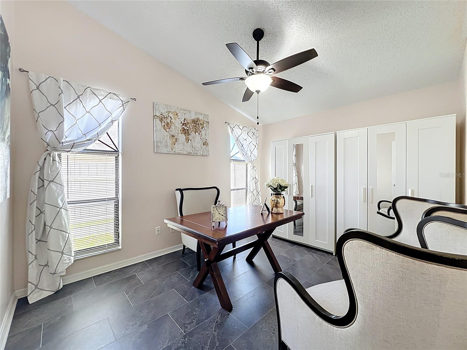 Image 37 of 68 For 1545 Trumbull Street