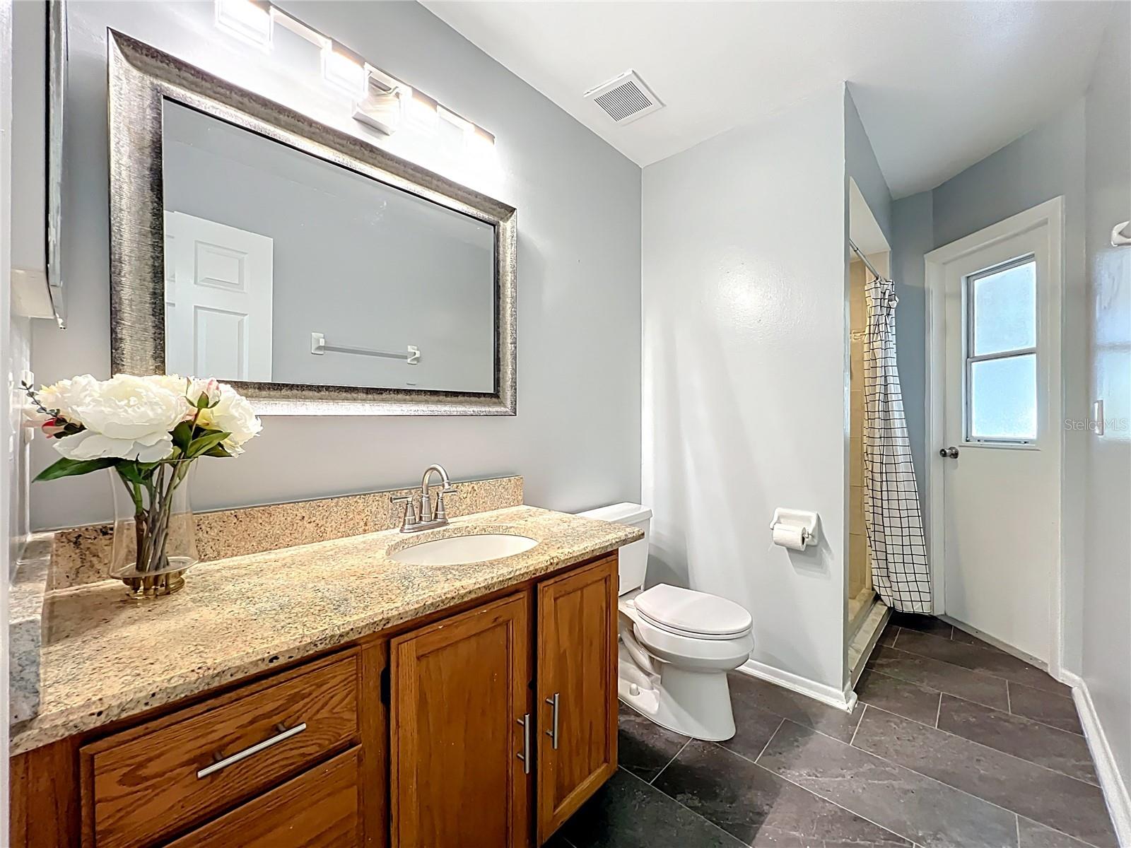 Image 44 of 68 For 1545 Trumbull Street