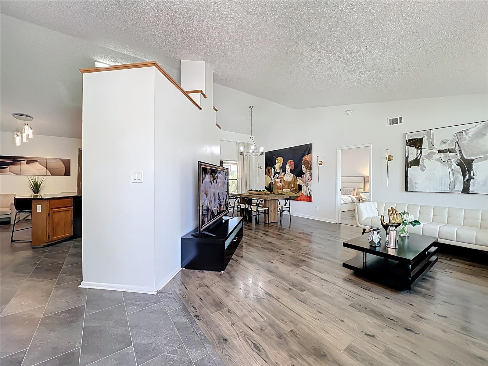 Image 6 of 68 For 1545 Trumbull Street
