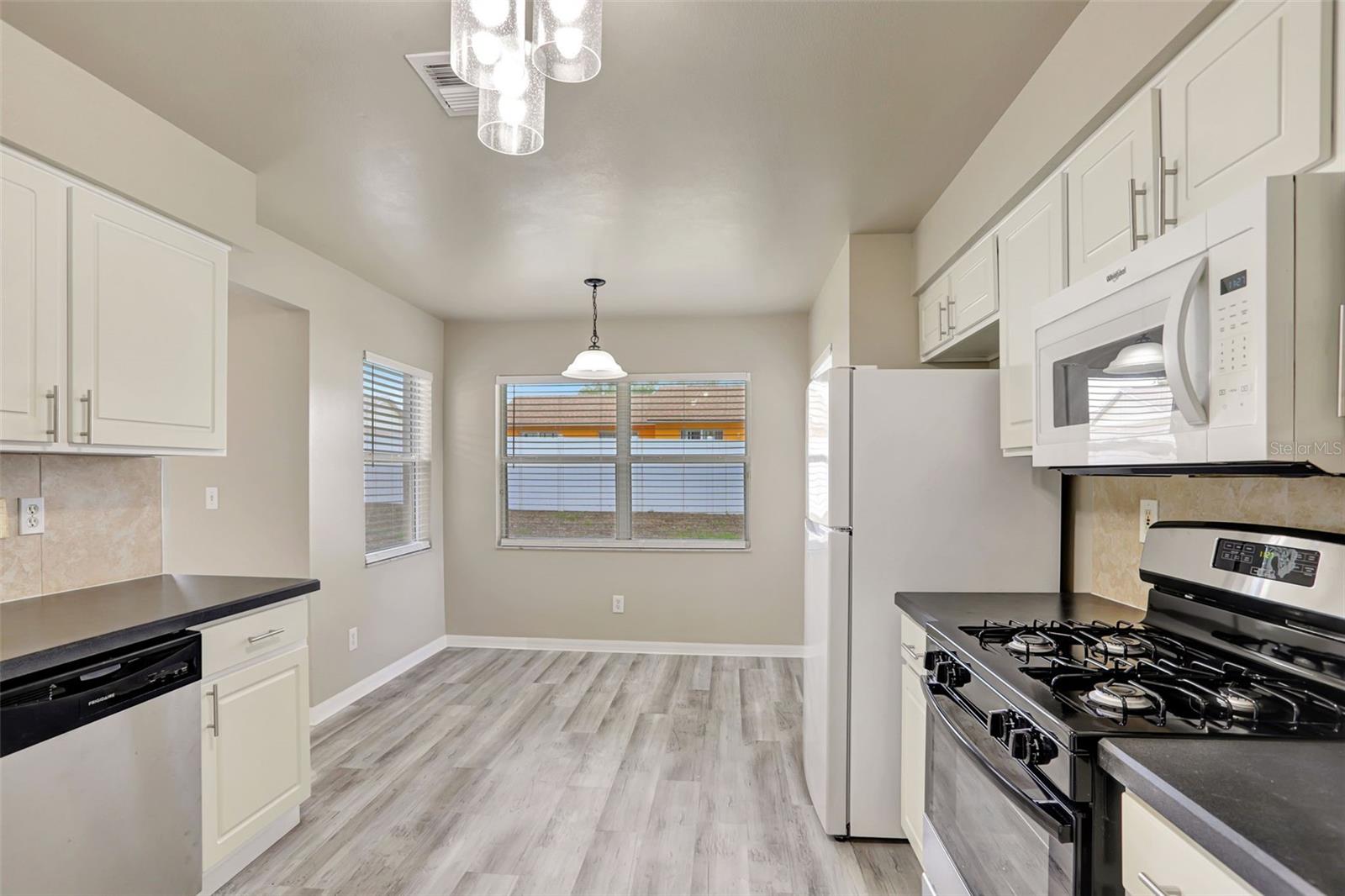 Image 12 of 27 For 12312 Woodglen Circle