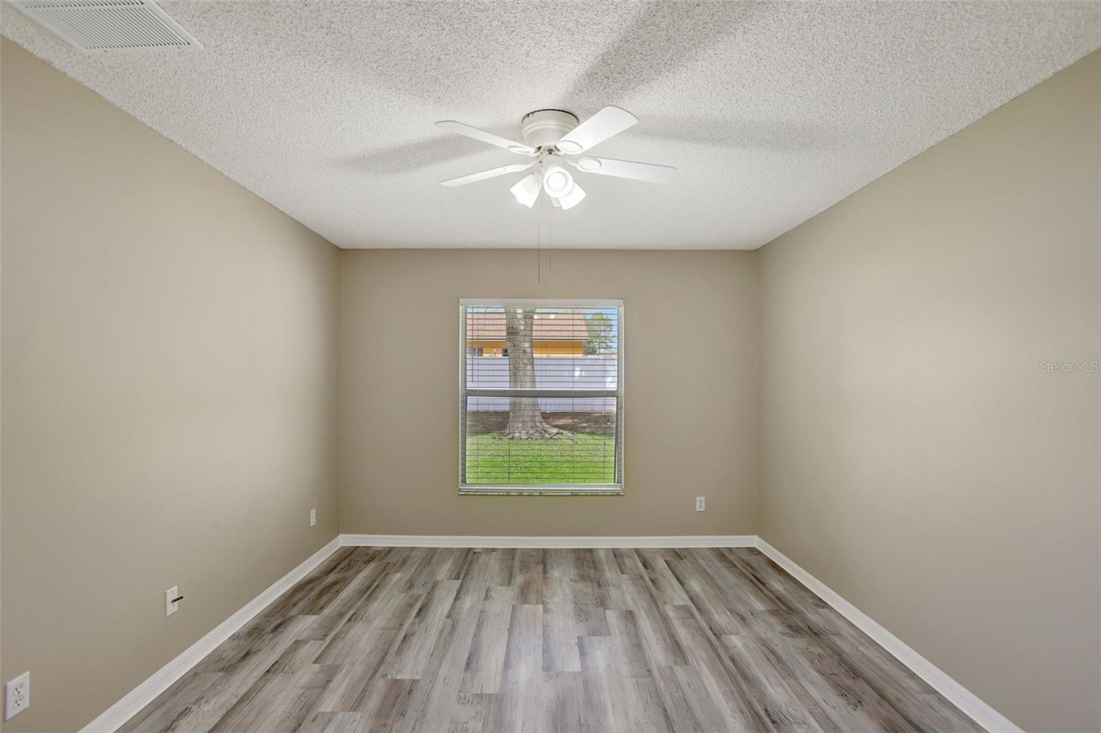 Image 13 of 27 For 12312 Woodglen Circle