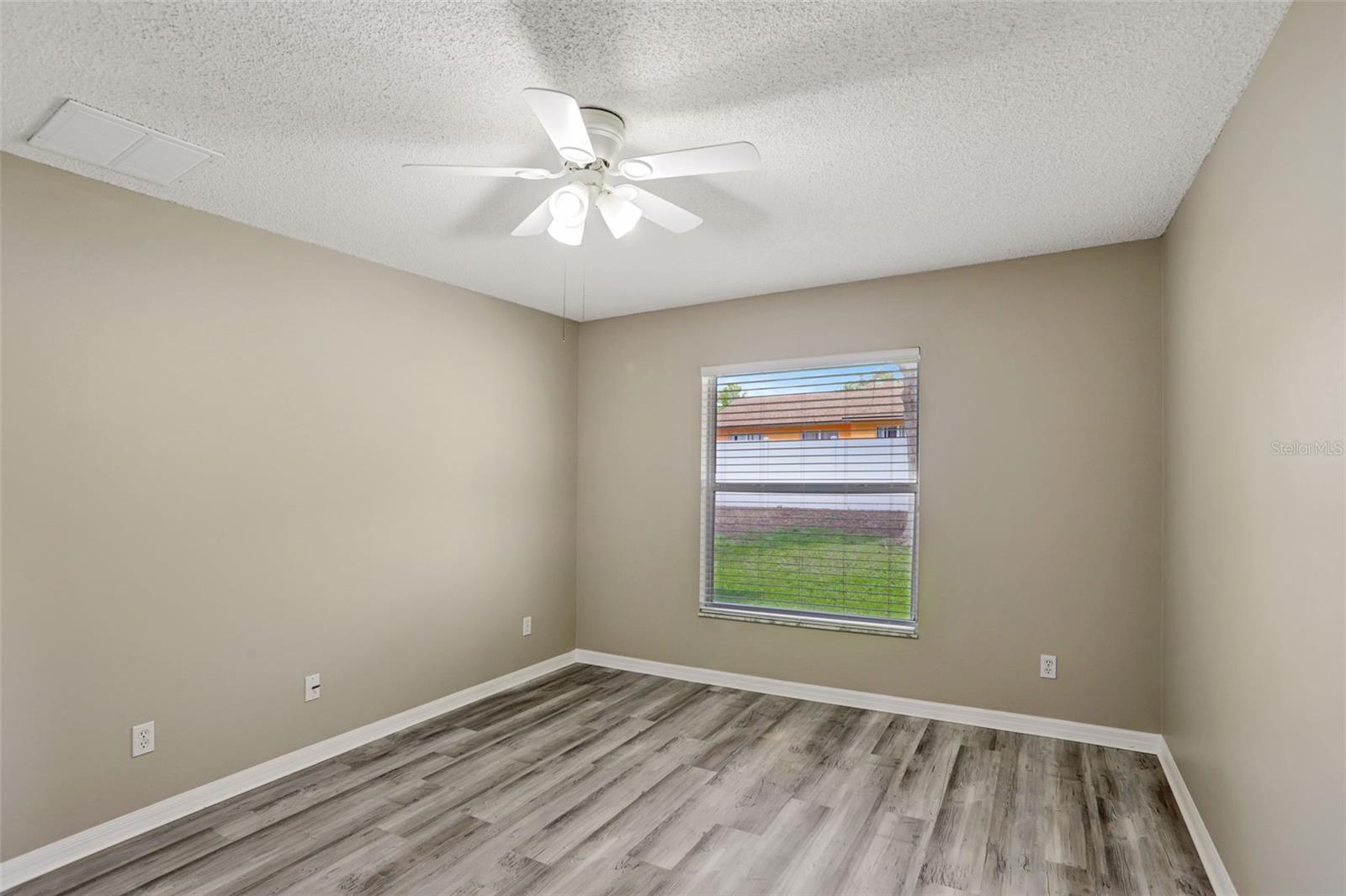 Image 14 of 27 For 12312 Woodglen Circle