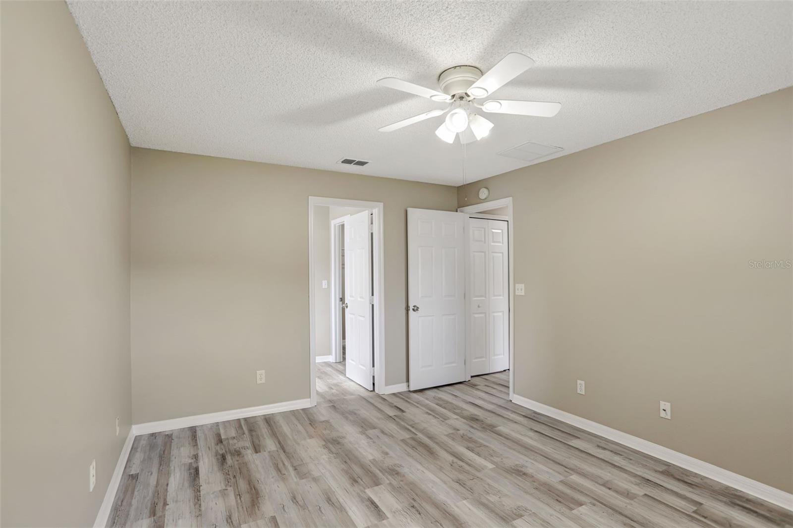 Image 15 of 27 For 12312 Woodglen Circle