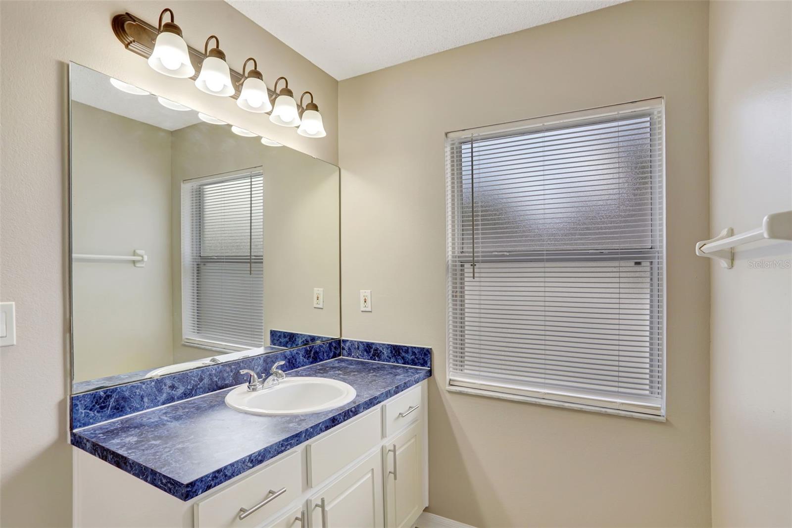 Image 16 of 27 For 12312 Woodglen Circle