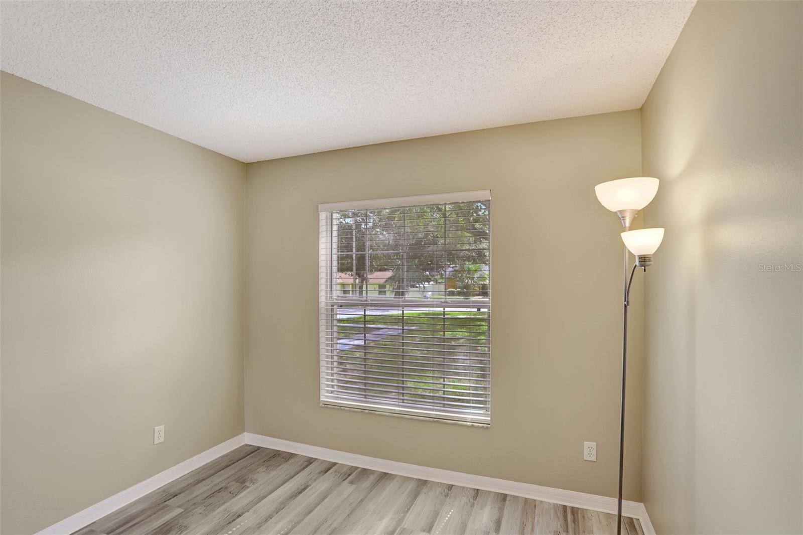 Image 19 of 27 For 12312 Woodglen Circle