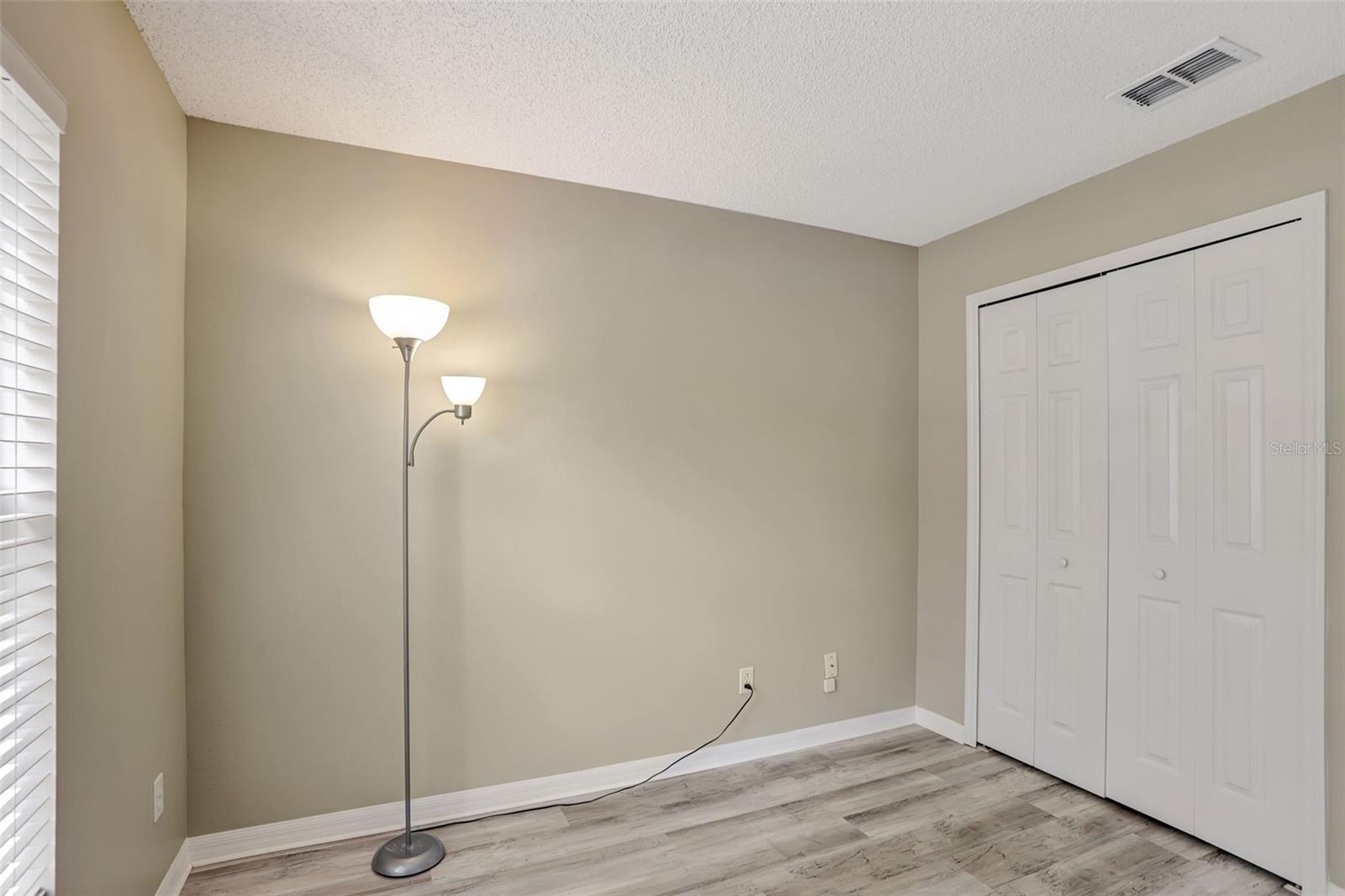 Image 20 of 27 For 12312 Woodglen Circle