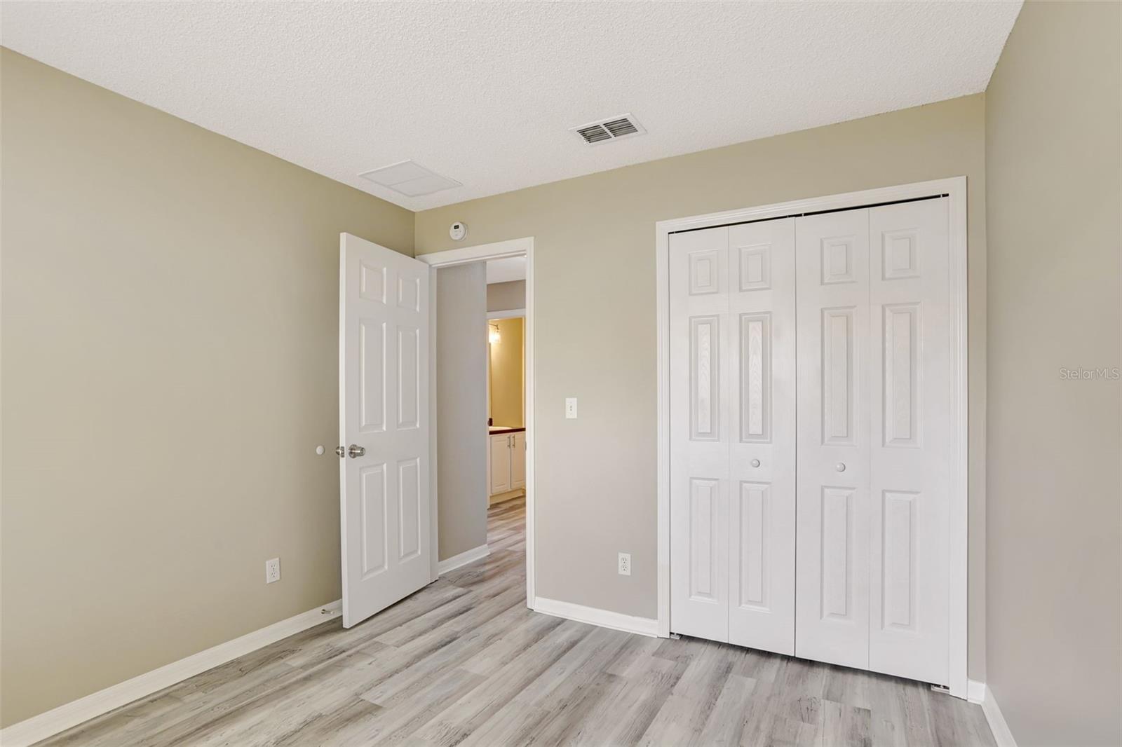 Image 22 of 27 For 12312 Woodglen Circle