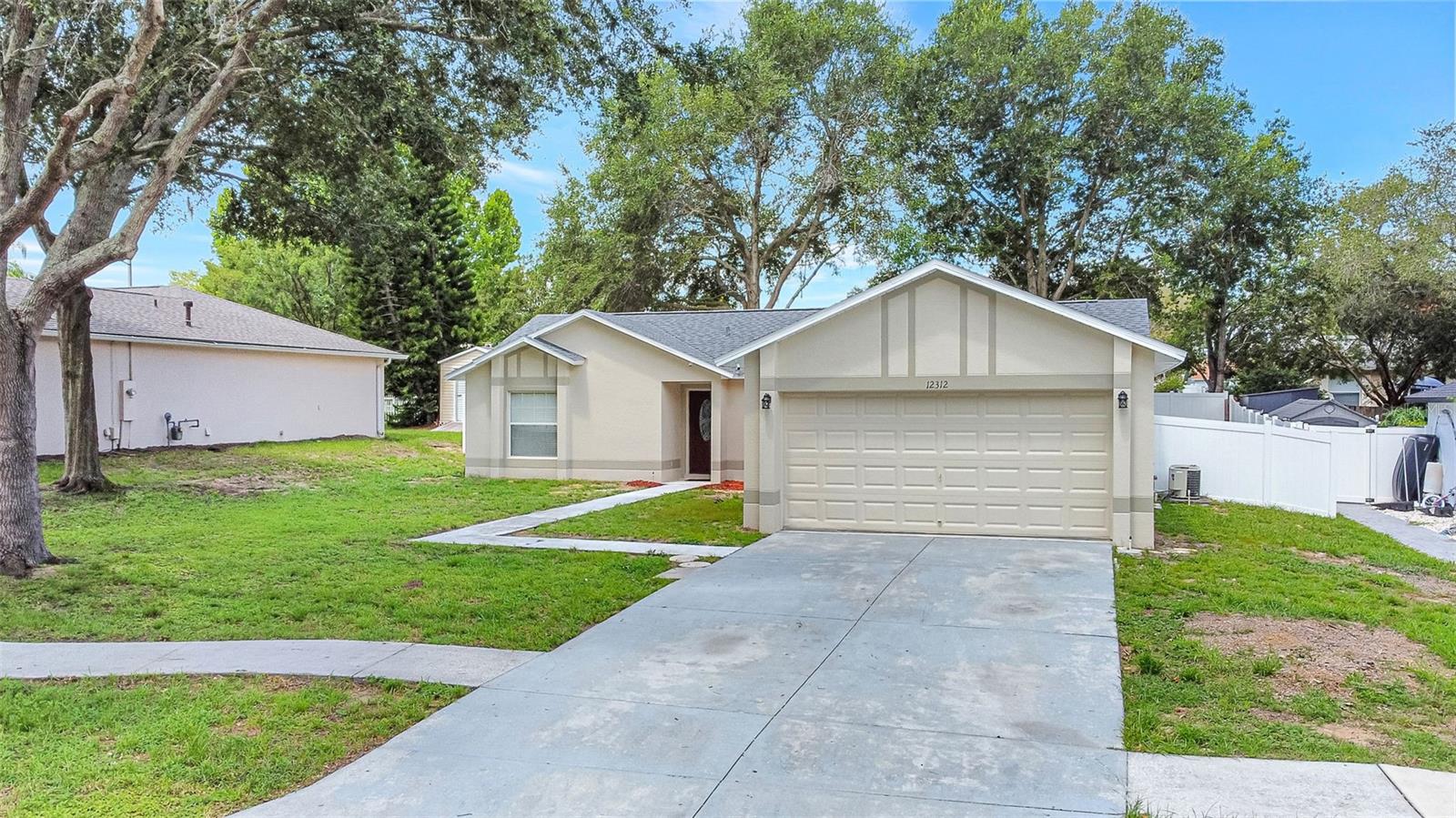 Image 5 of 27 For 12312 Woodglen Circle