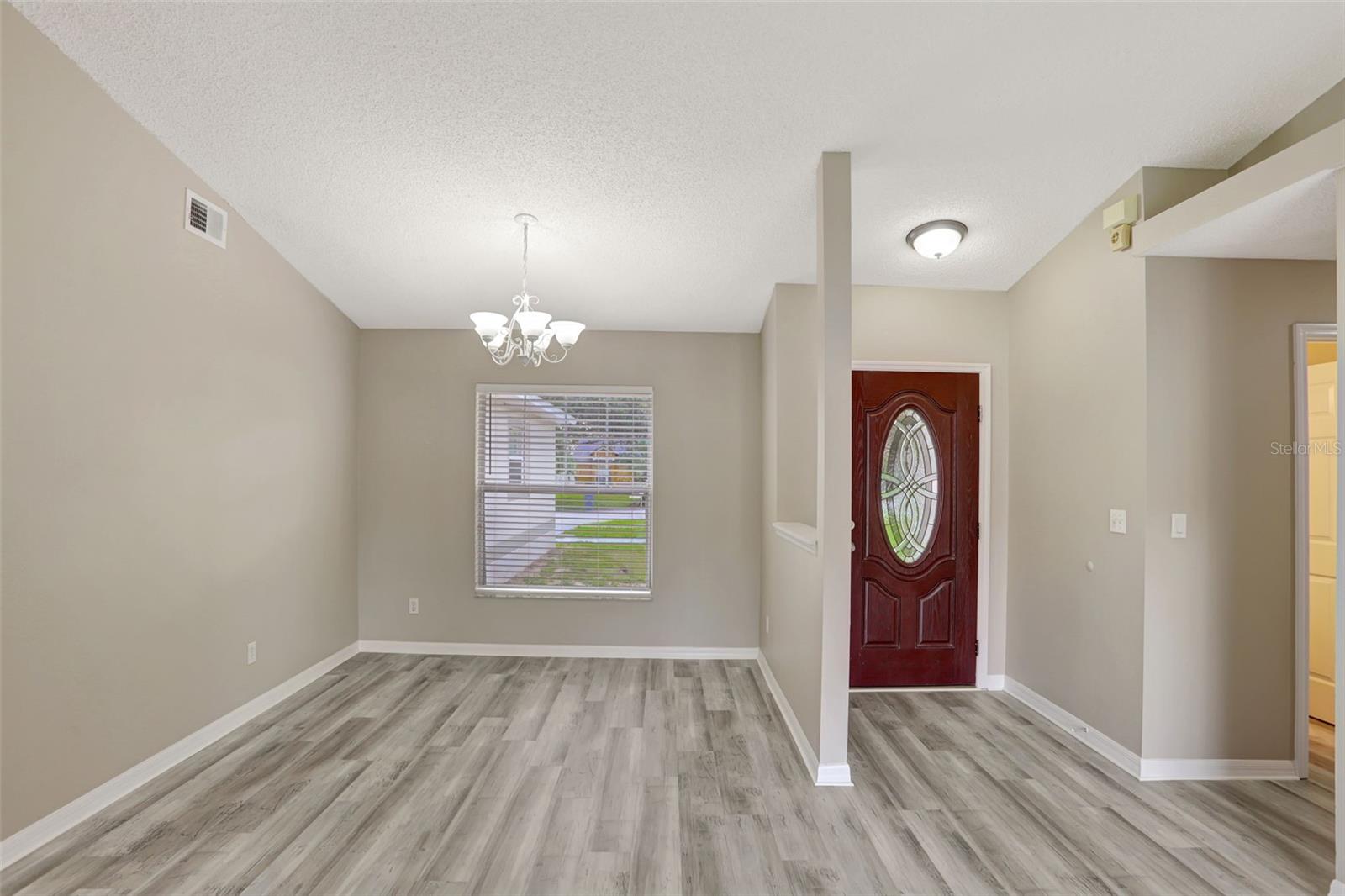Image 6 of 27 For 12312 Woodglen Circle