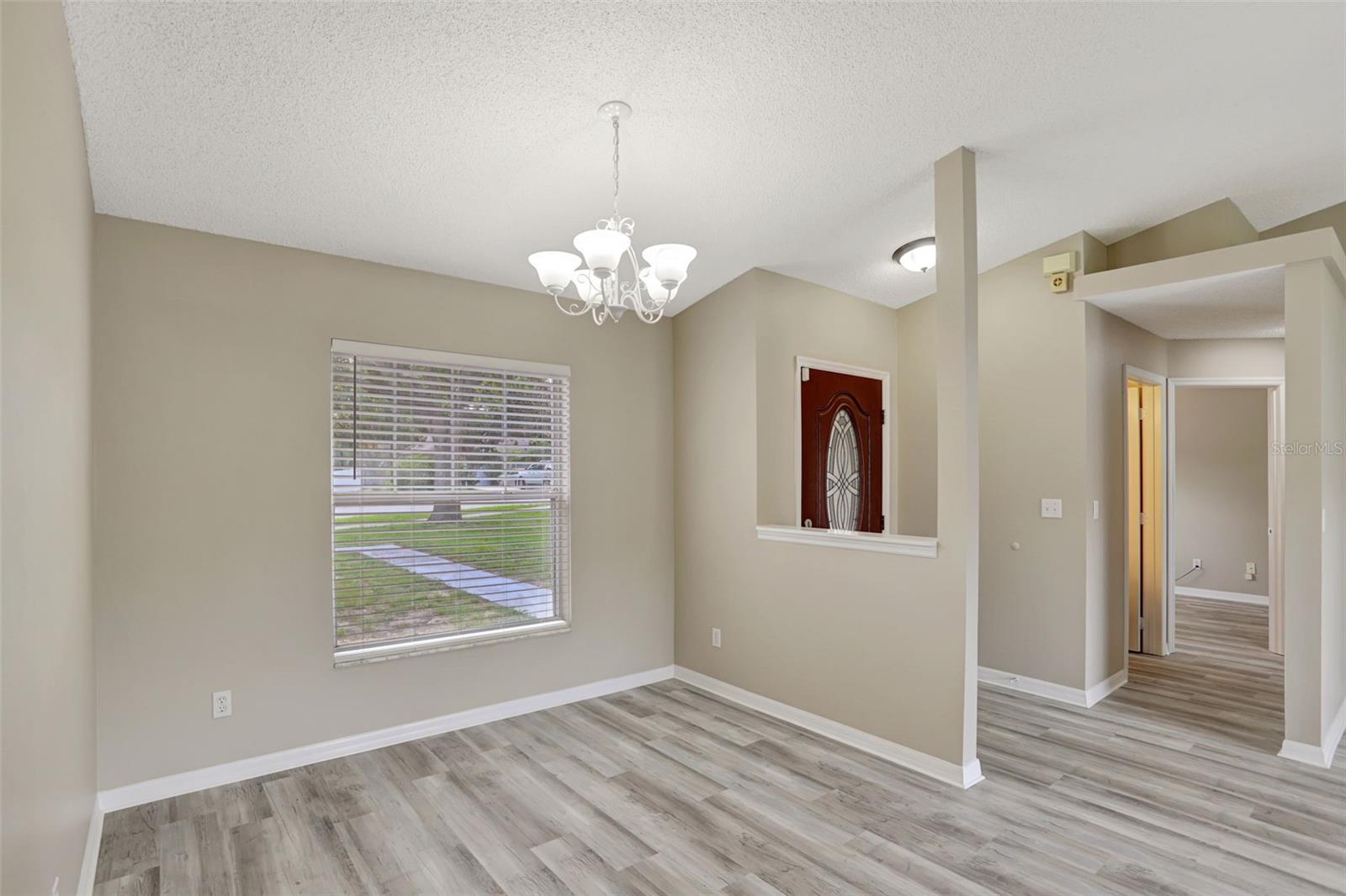 Image 7 of 27 For 12312 Woodglen Circle