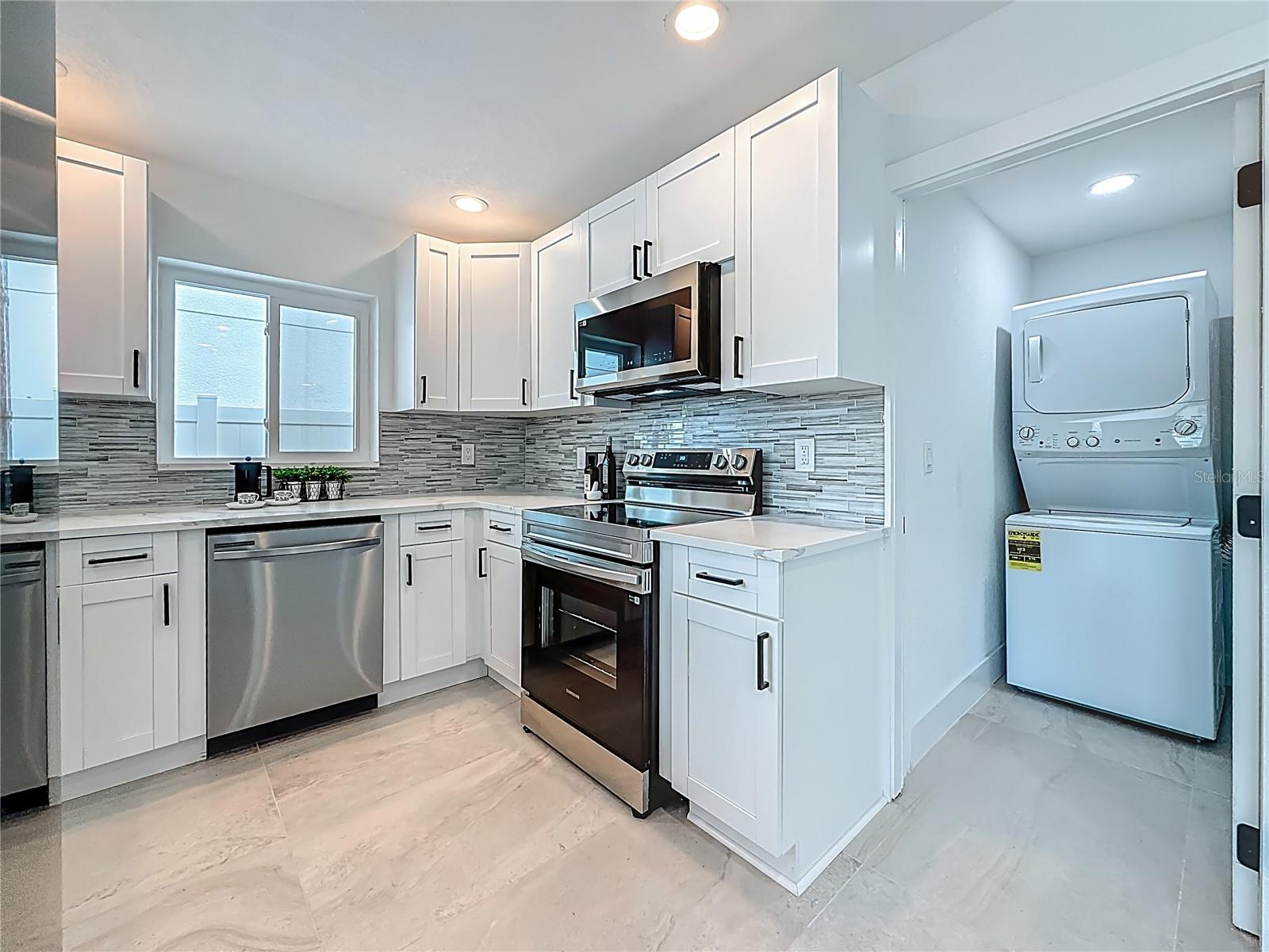 Image 16 of 61 For 572 Baywood Drive N