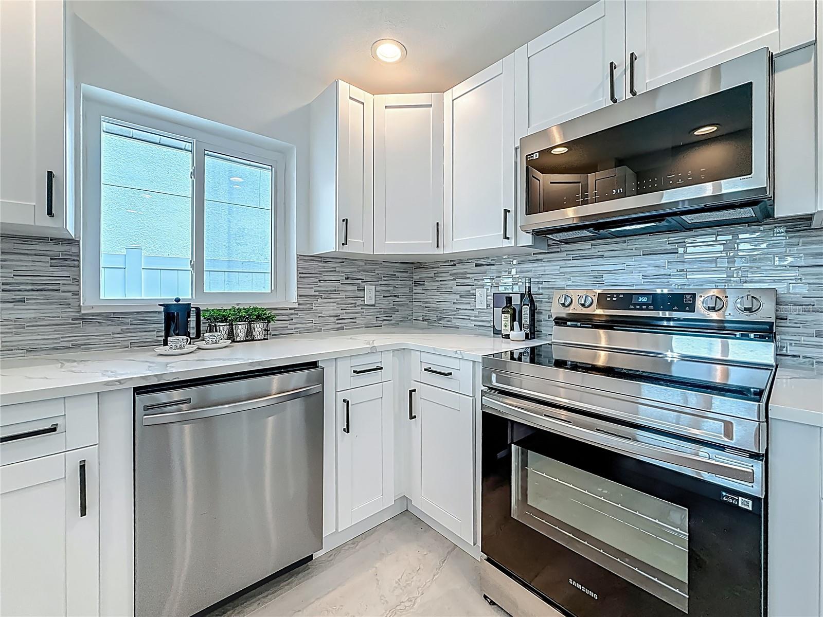 Image 20 of 61 For 572 Baywood Drive N