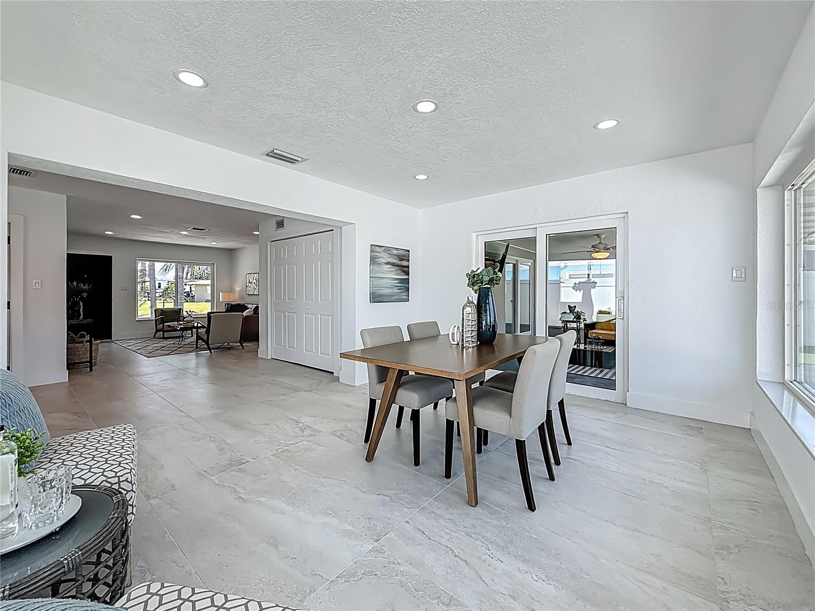 Image 26 of 61 For 572 Baywood Drive N