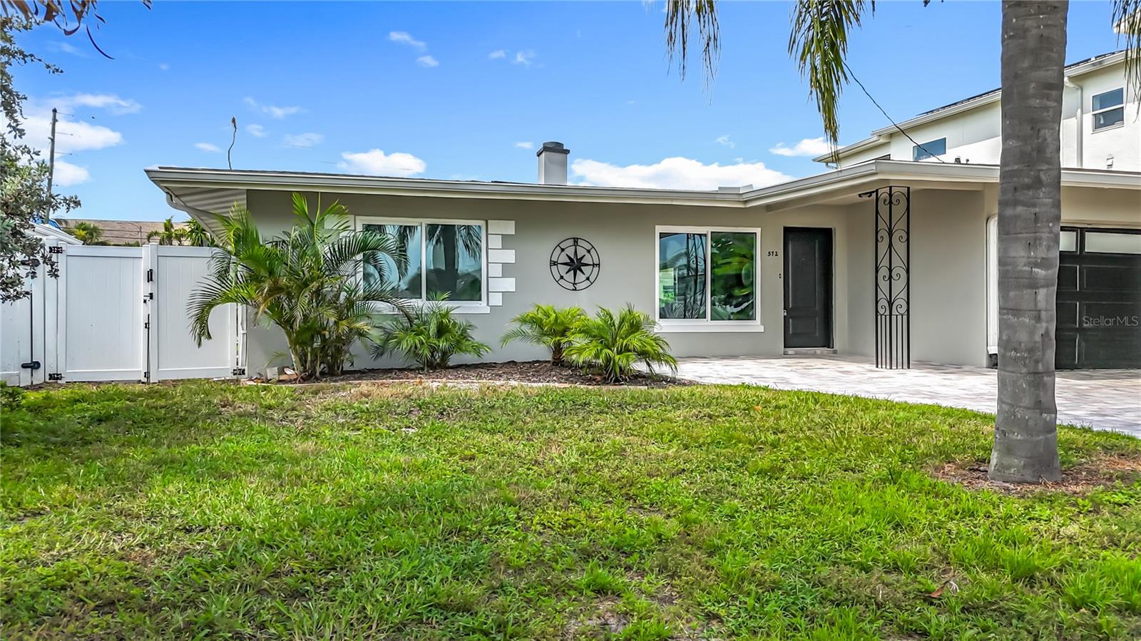 Image 4 of 61 For 572 Baywood Drive N