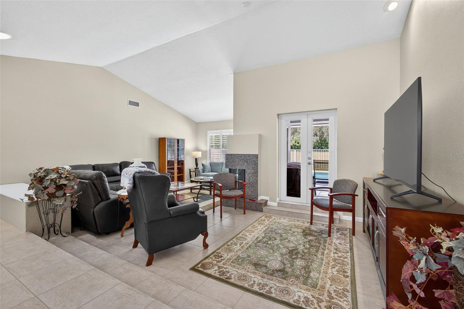 Image 10 of 61 For 4151 Linden Avenue