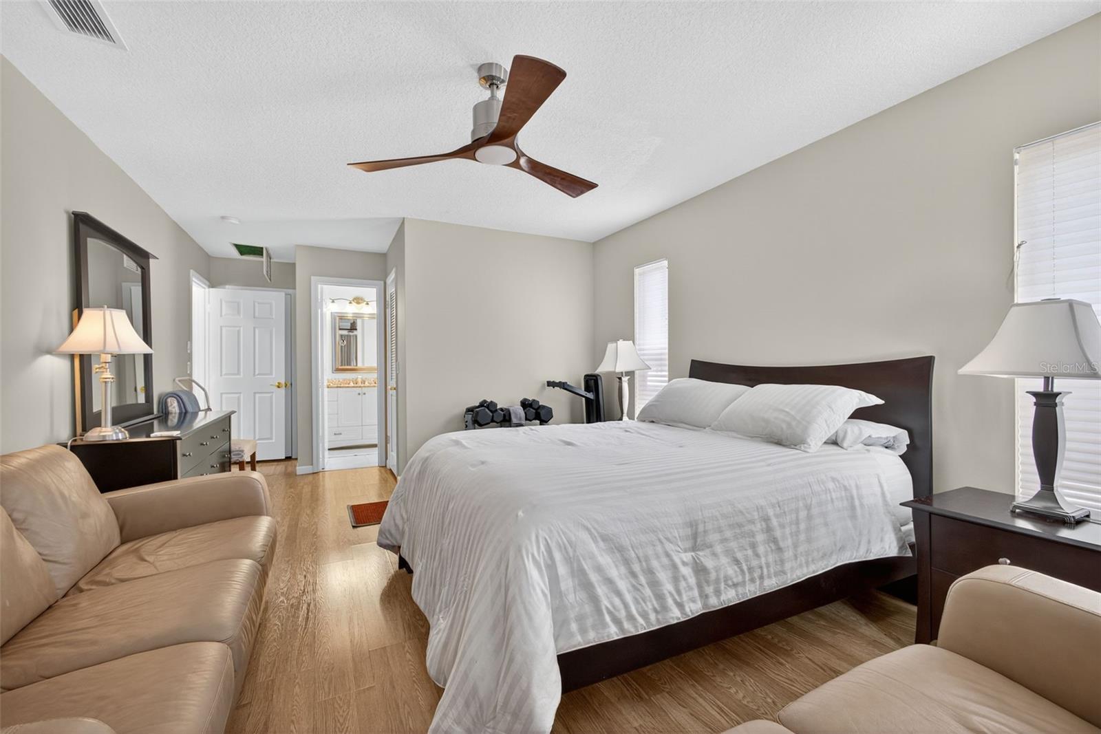 Image 18 of 61 For 4151 Linden Avenue