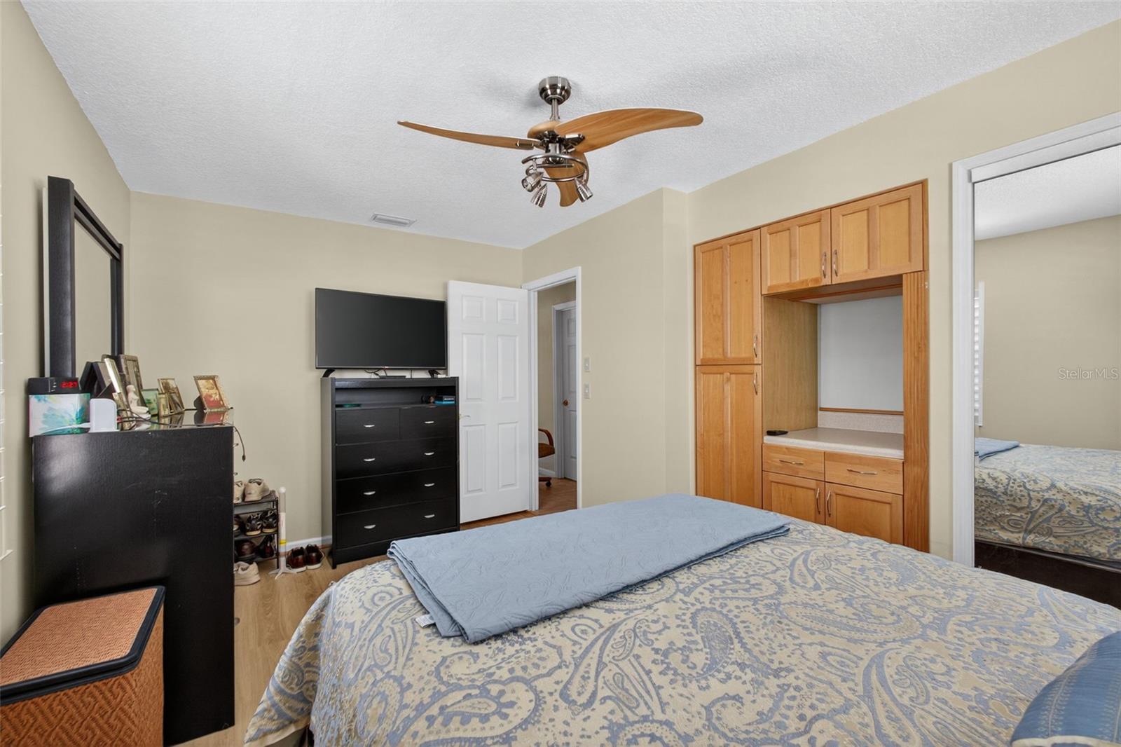Image 39 of 61 For 4151 Linden Avenue