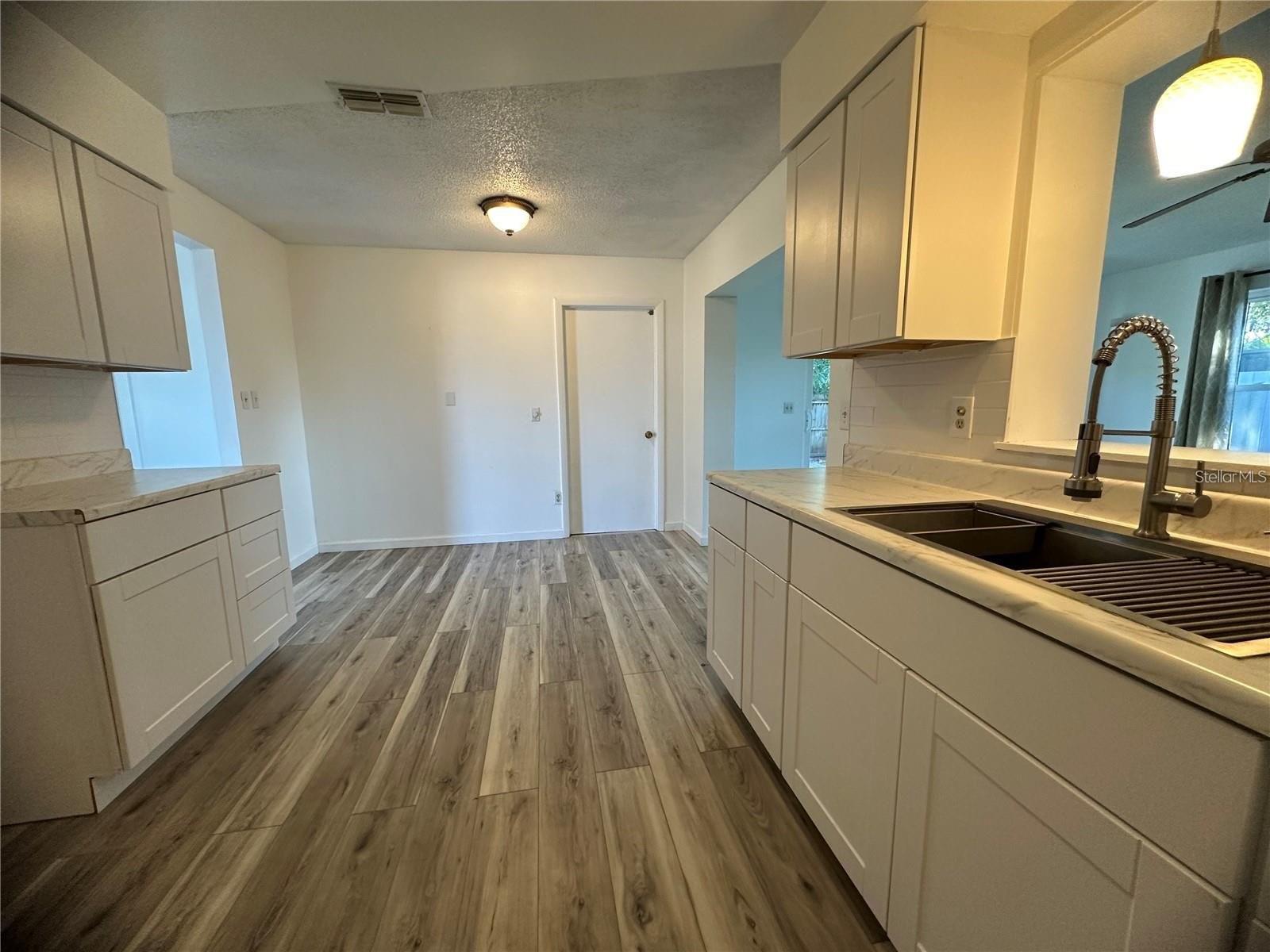 Image 6 of 10 For 809 Florida Parkway