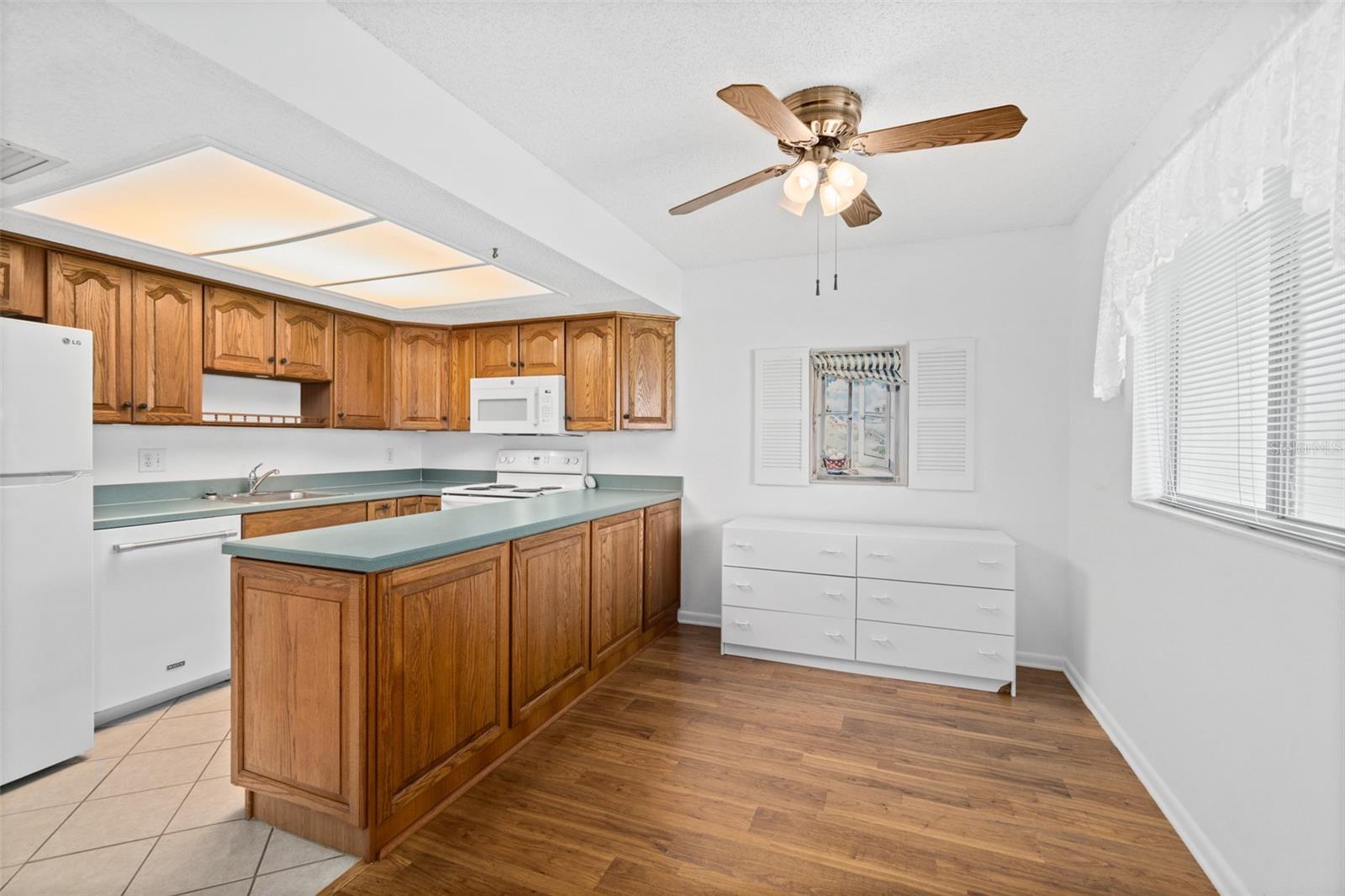 Image 11 of 32 For 5801 Atlantic Avenue 302