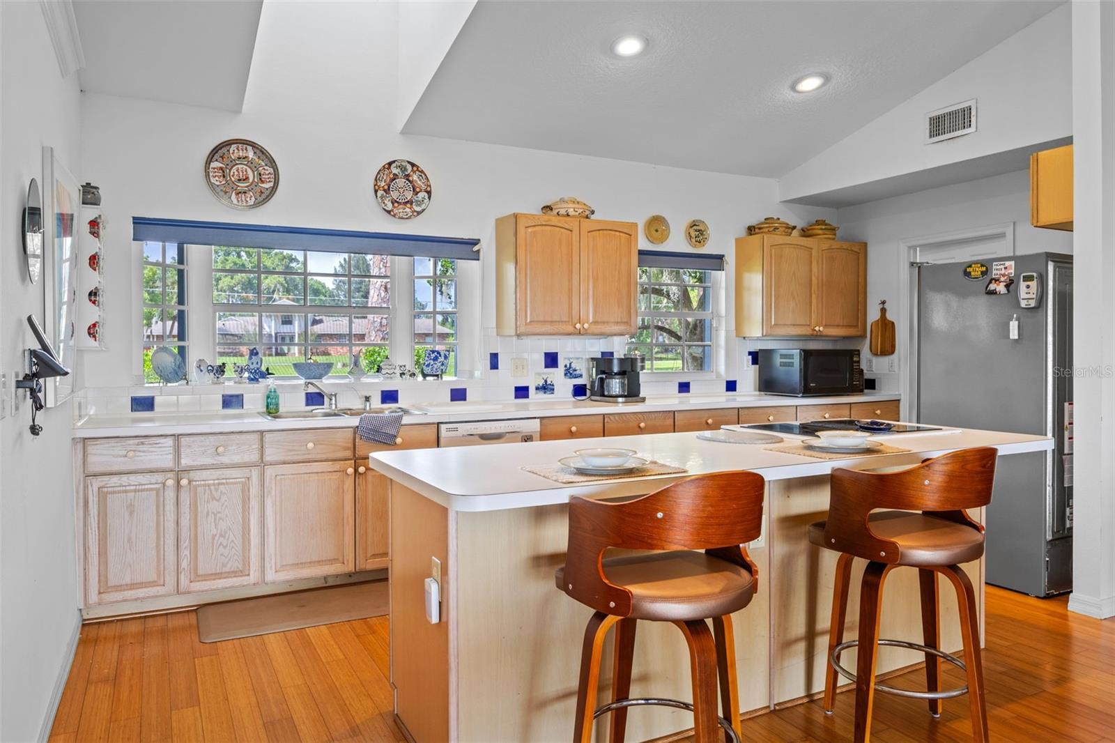 Image 14 of 45 For 33205 Lakeshore Drive