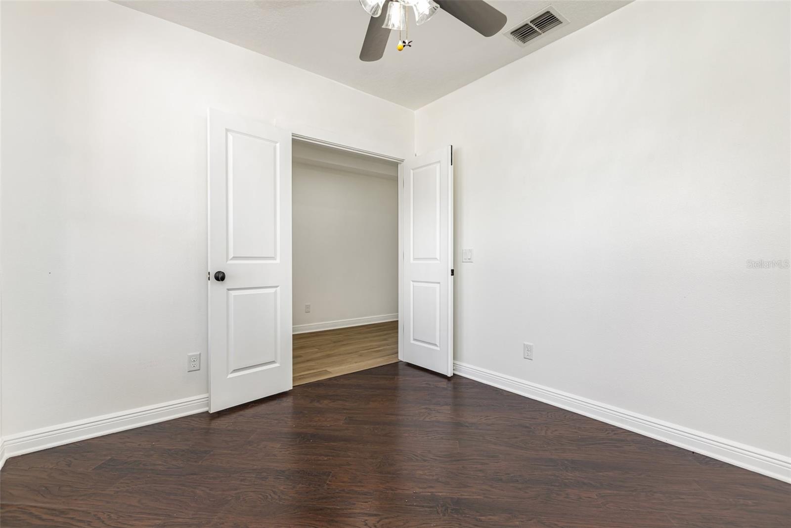 Image 19 of 26 For 11923 Forest Park Circle