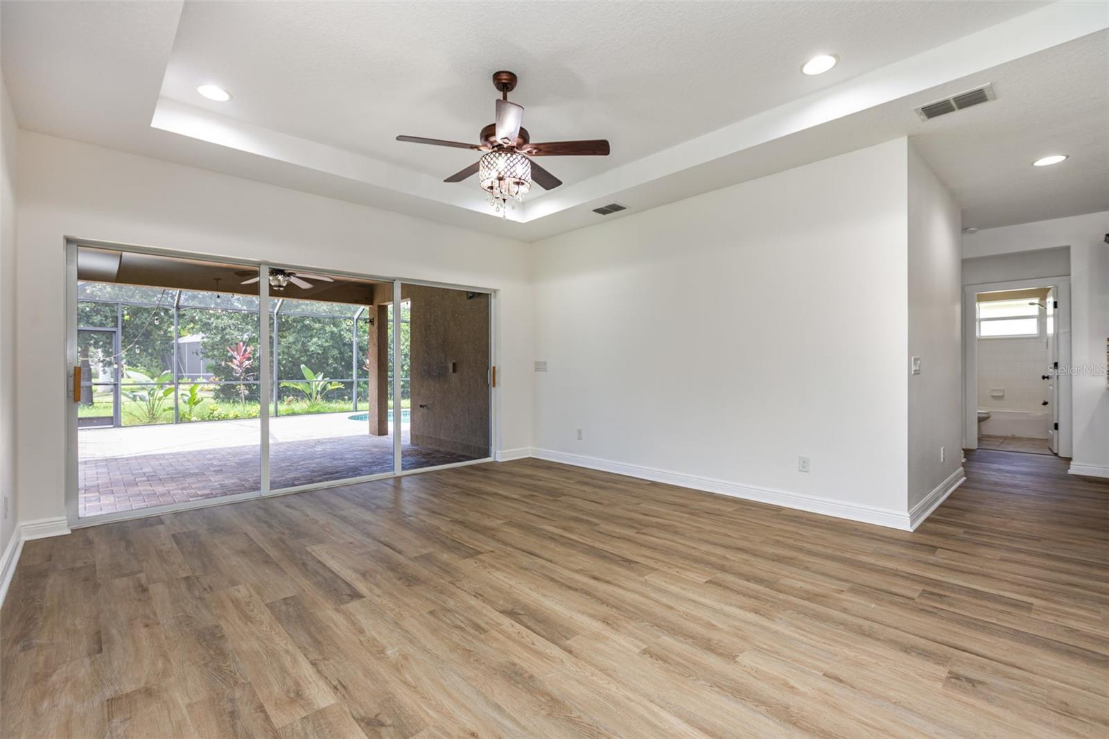 Image 4 of 26 For 11923 Forest Park Circle