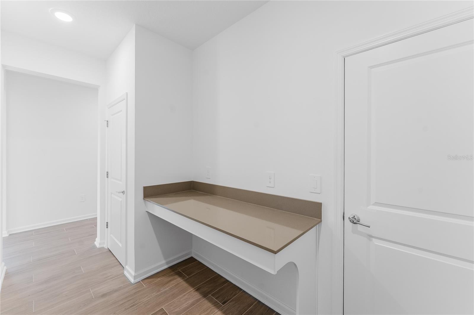 Image 11 of 63 For 2862 Armstrong Avenue