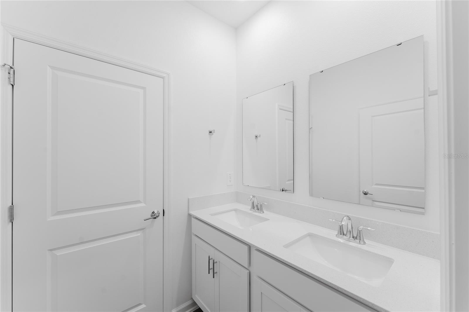 Image 15 of 63 For 2862 Armstrong Avenue