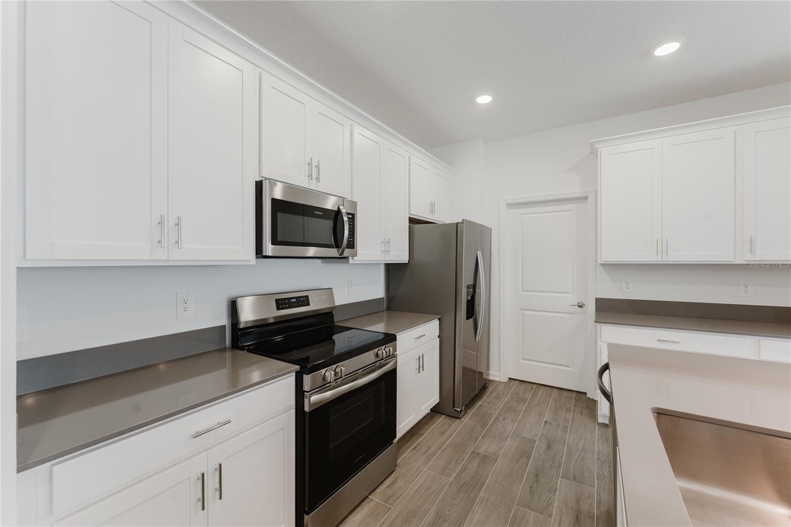 Image 30 of 63 For 2862 Armstrong Avenue