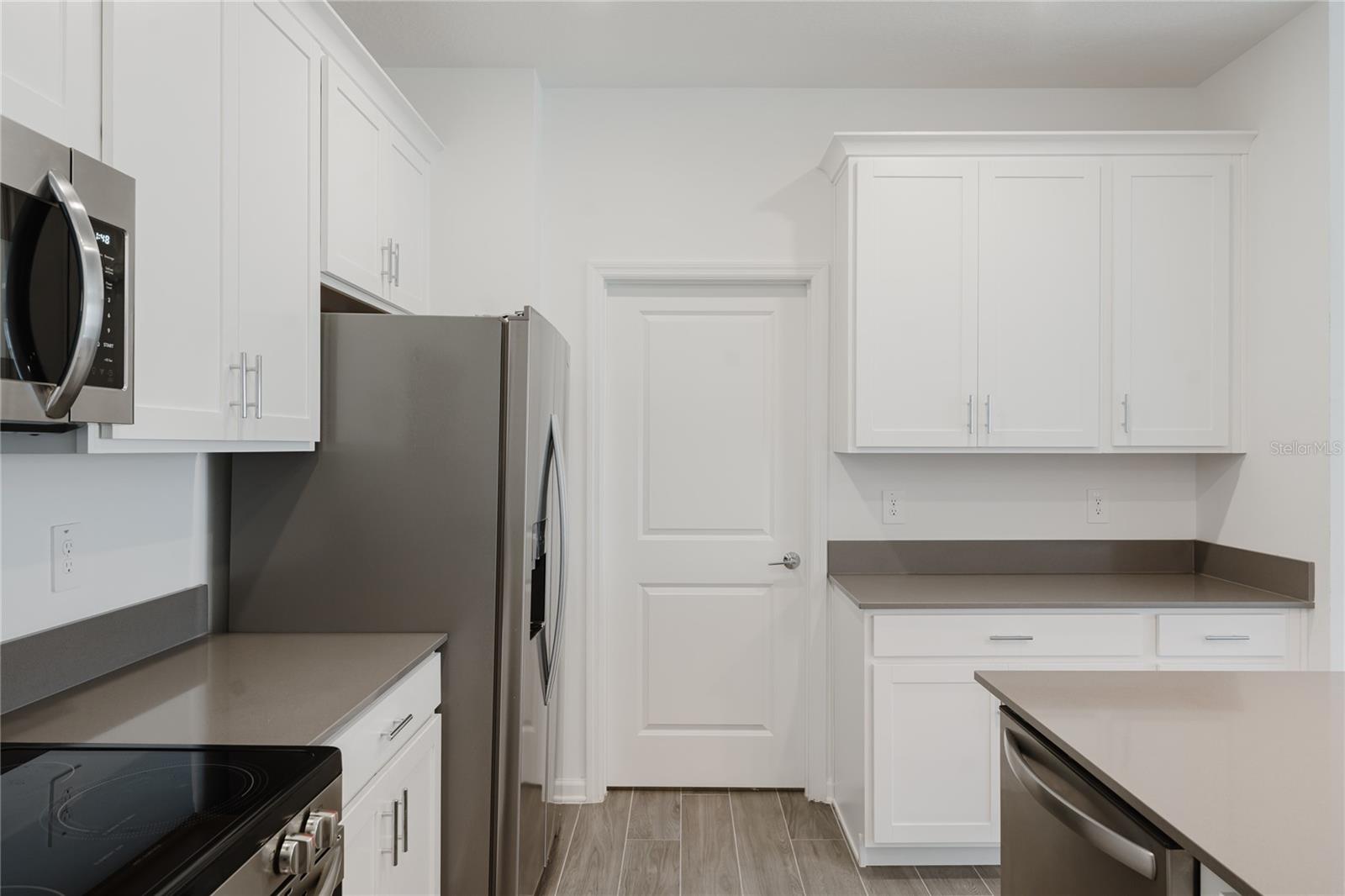Image 31 of 63 For 2862 Armstrong Avenue