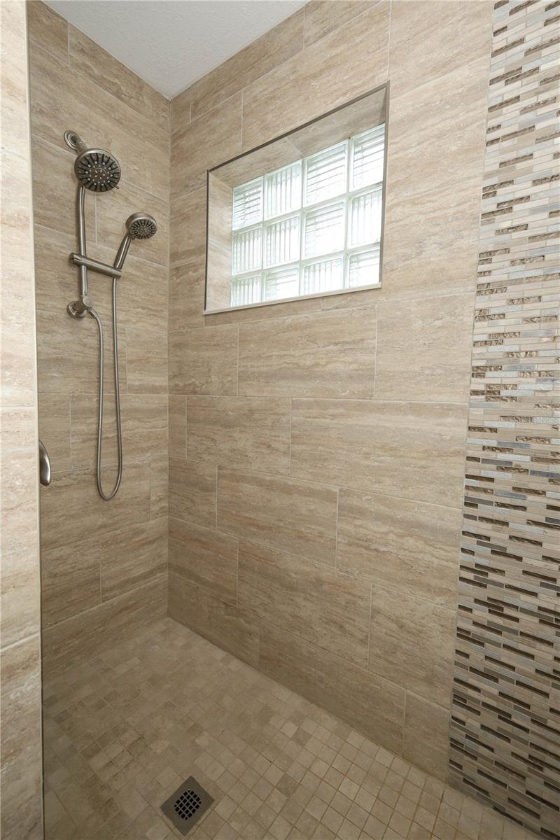 Image 20 of 49 For 2318 Castlewood Road