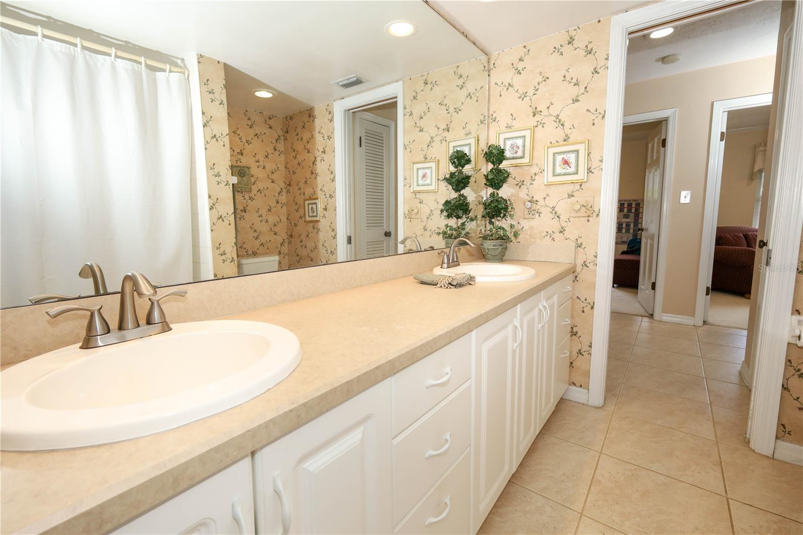 Image 36 of 49 For 2318 Castlewood Road