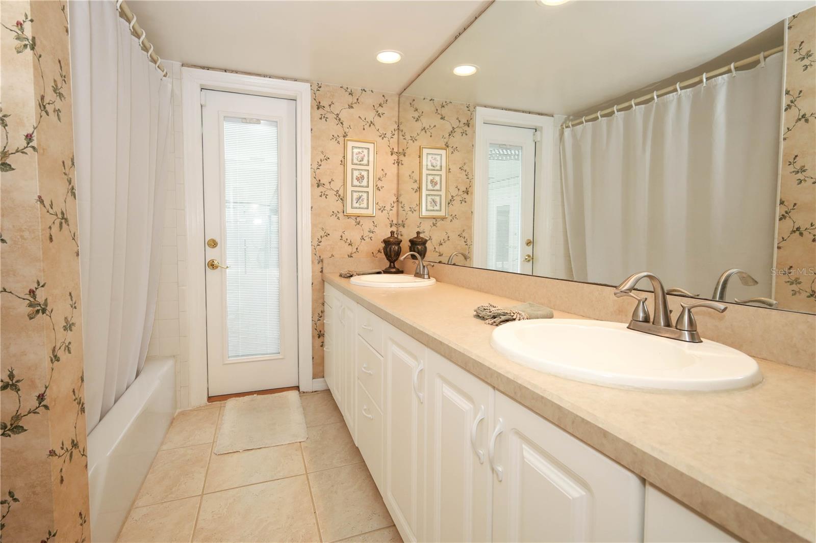 Image 37 of 49 For 2318 Castlewood Road