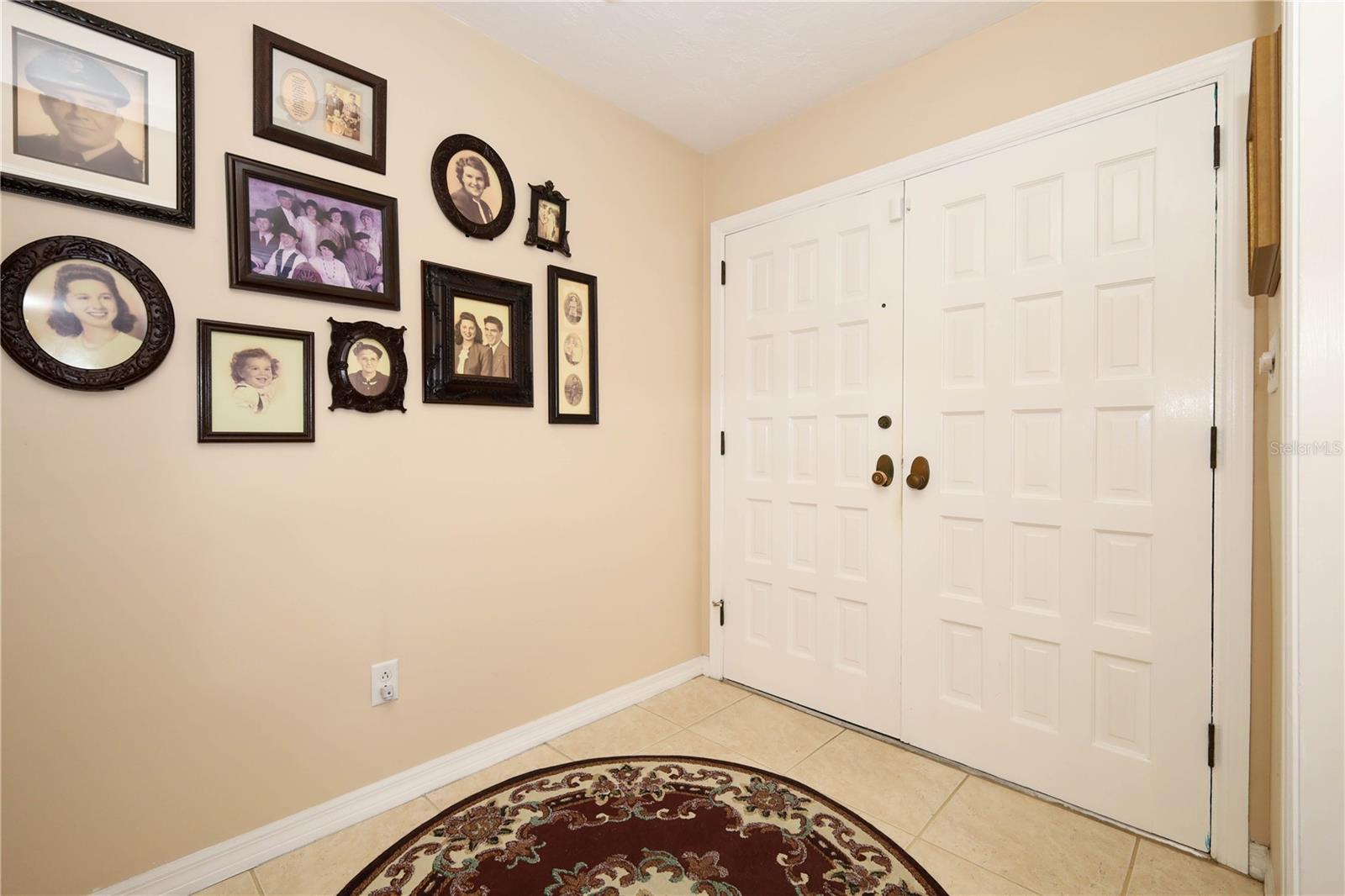 Image 4 of 49 For 2318 Castlewood Road
