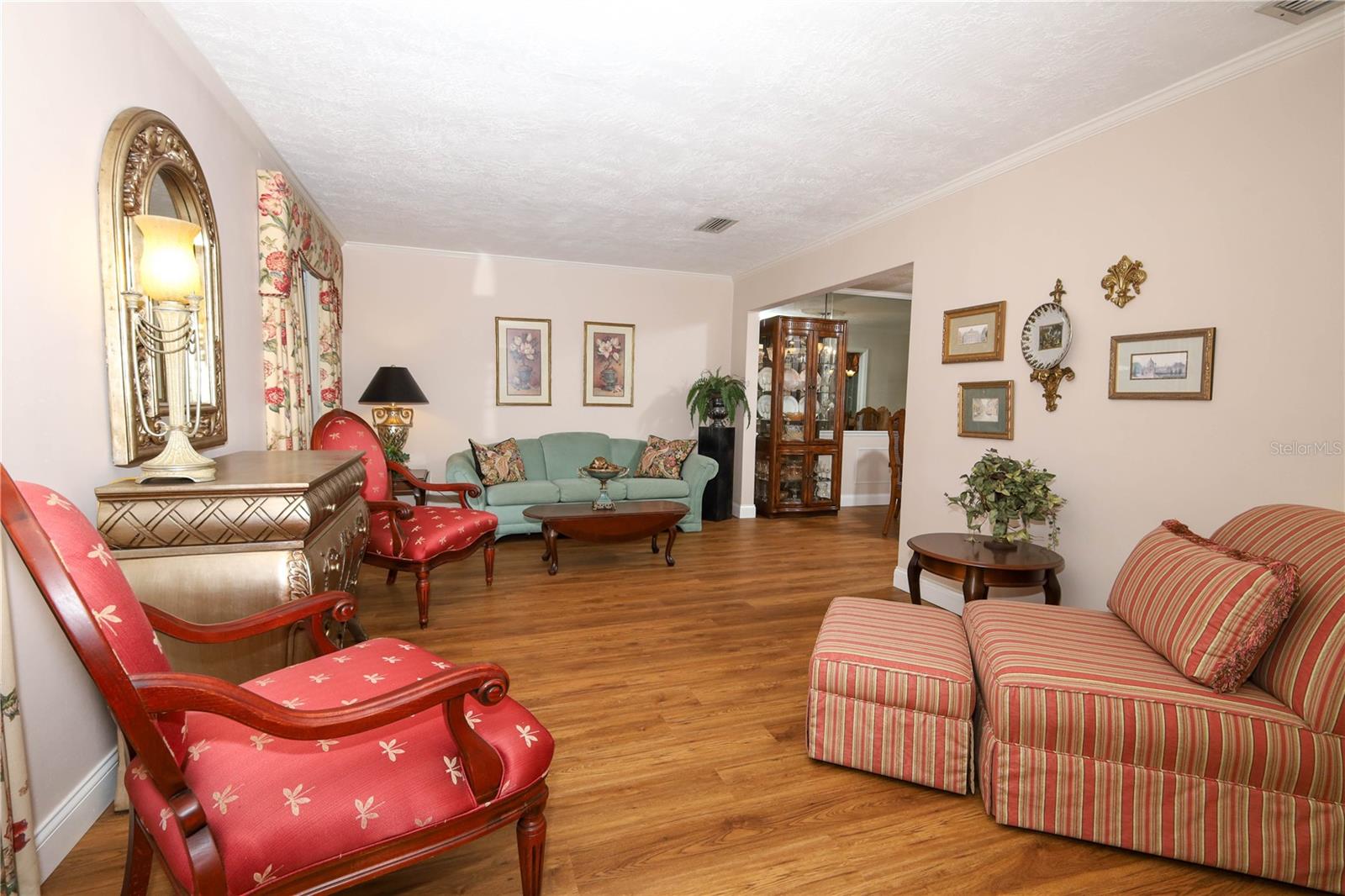 Image 9 of 49 For 2318 Castlewood Road