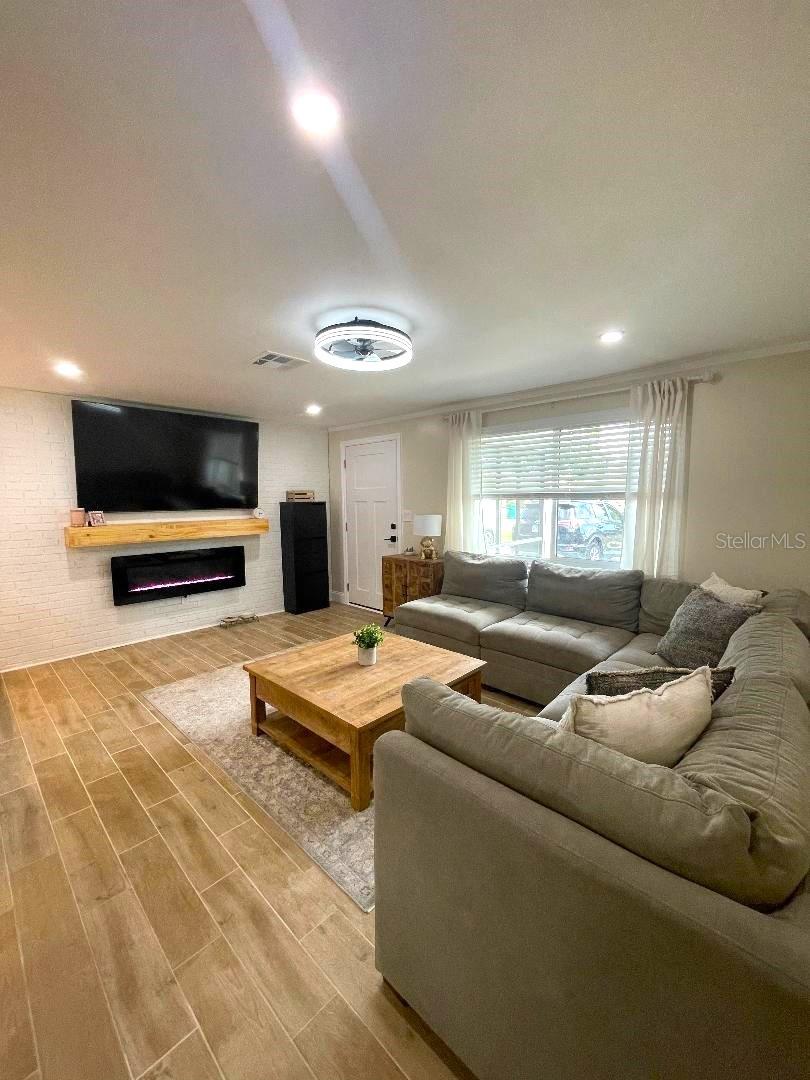 Image 3 of 32 For 9153 86th Avenue