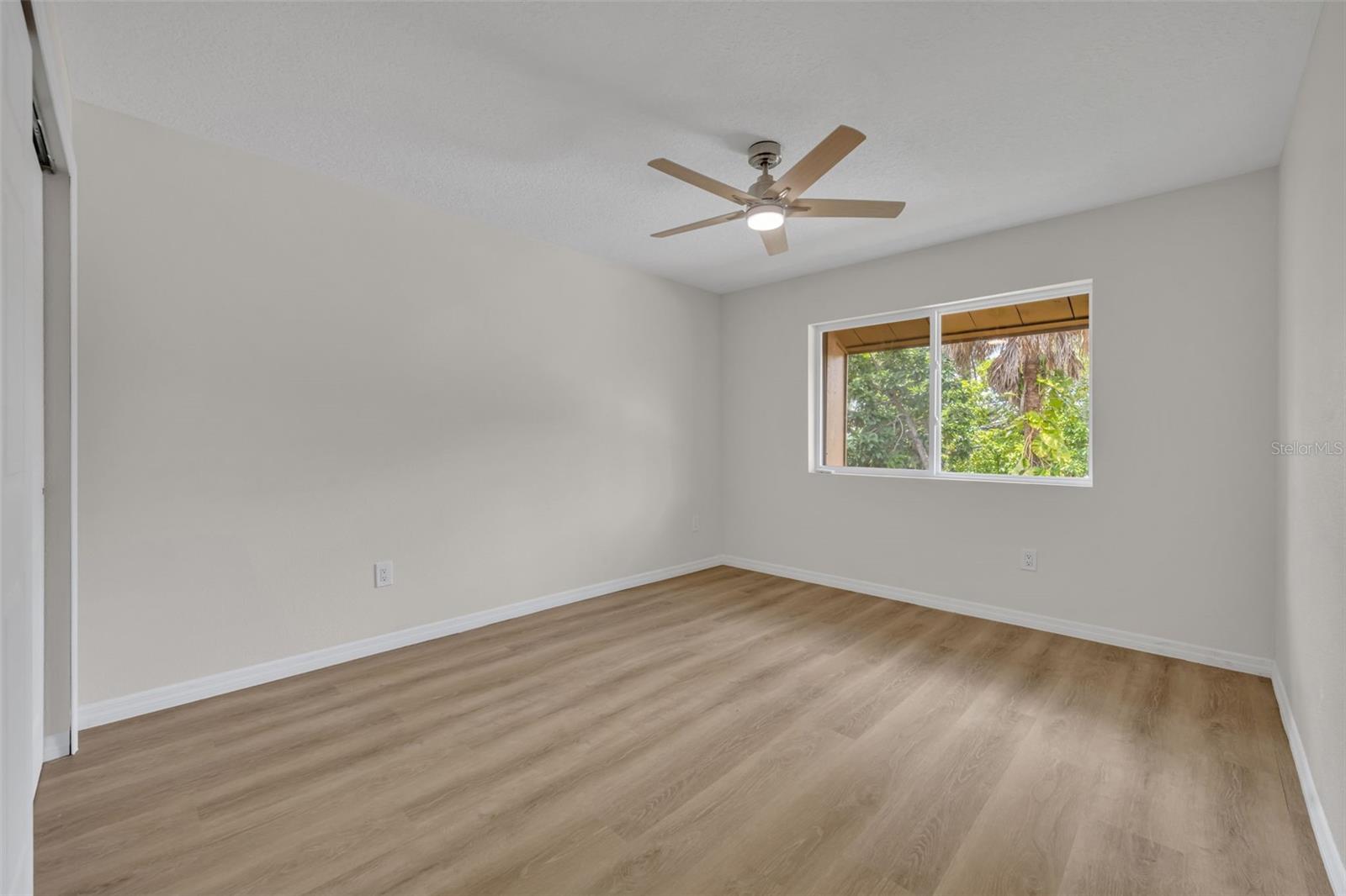 Image 17 of 27 For 267 Crown Oaks Way 1