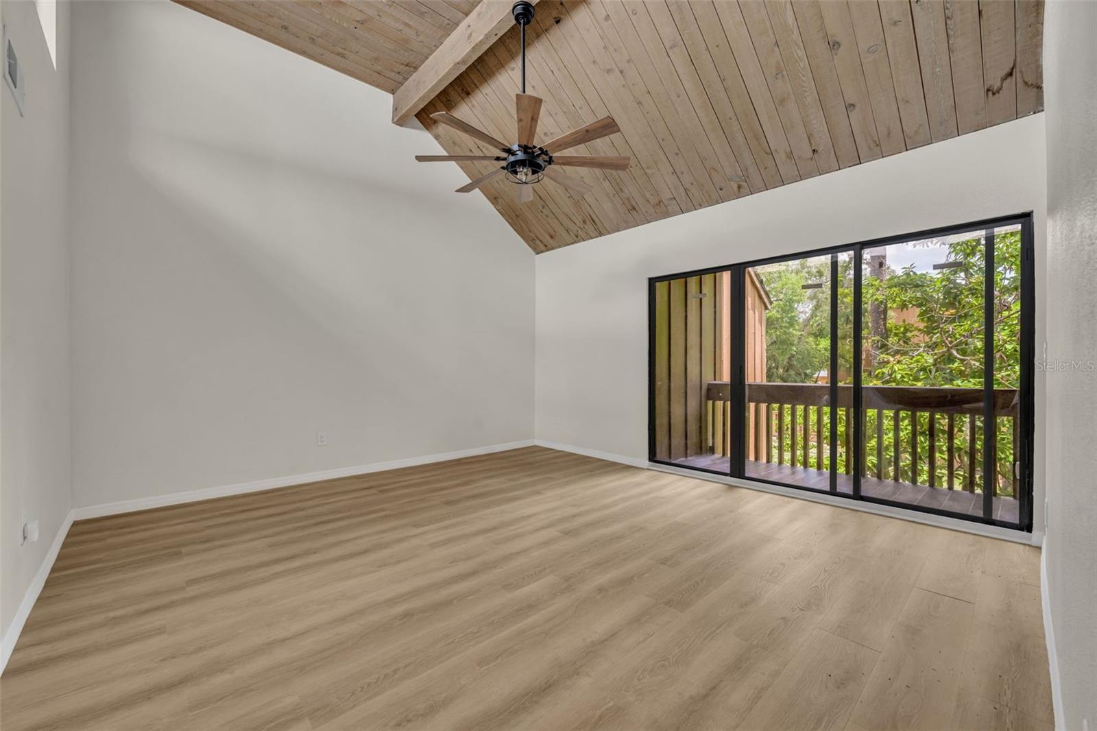 Image 19 of 27 For 267 Crown Oaks Way 1